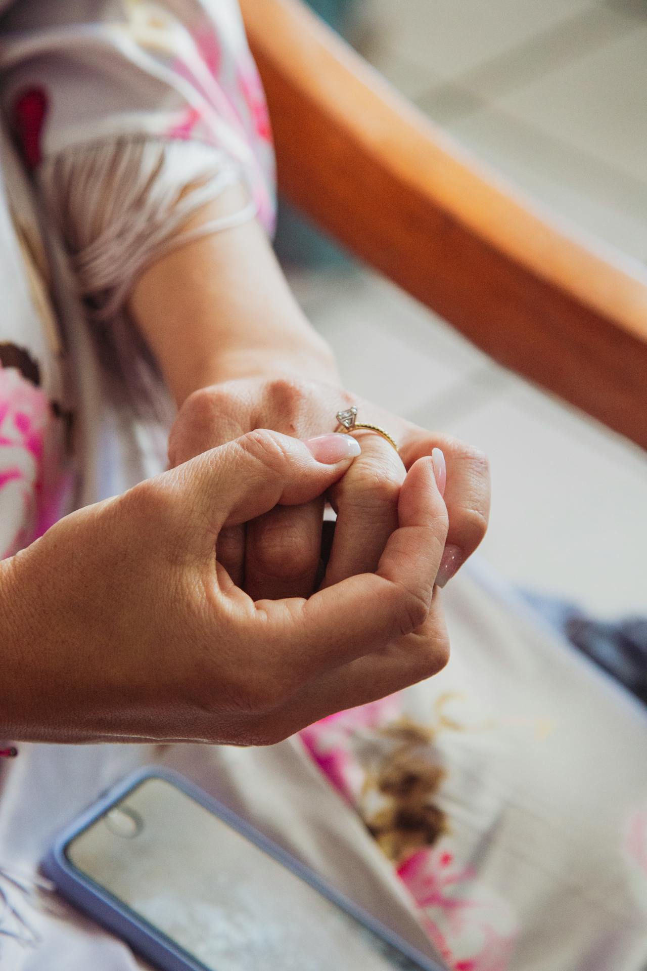 A woman touching her wedding ring | Source: Pexels