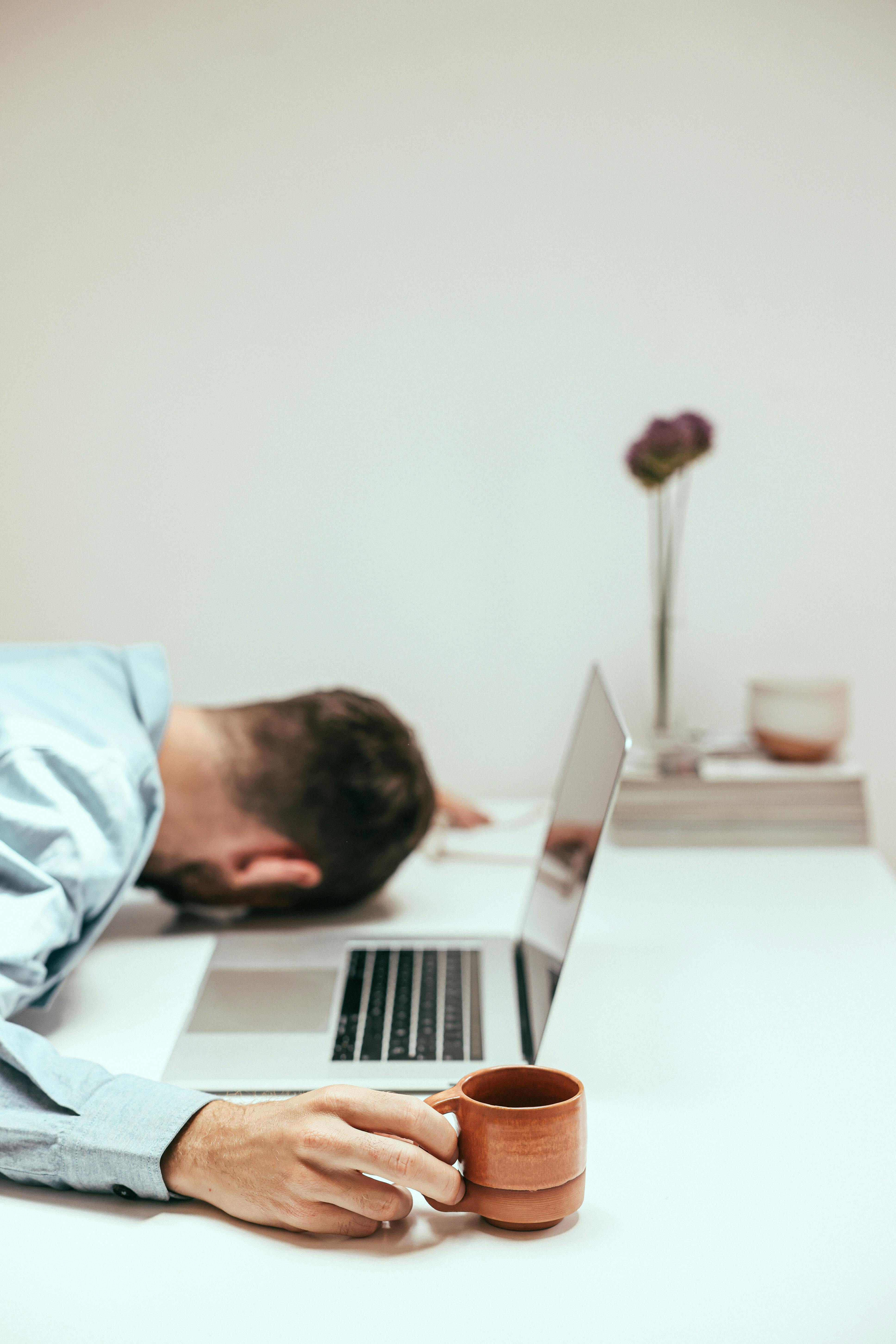An overworked man resting at his desk | Source: Pexels