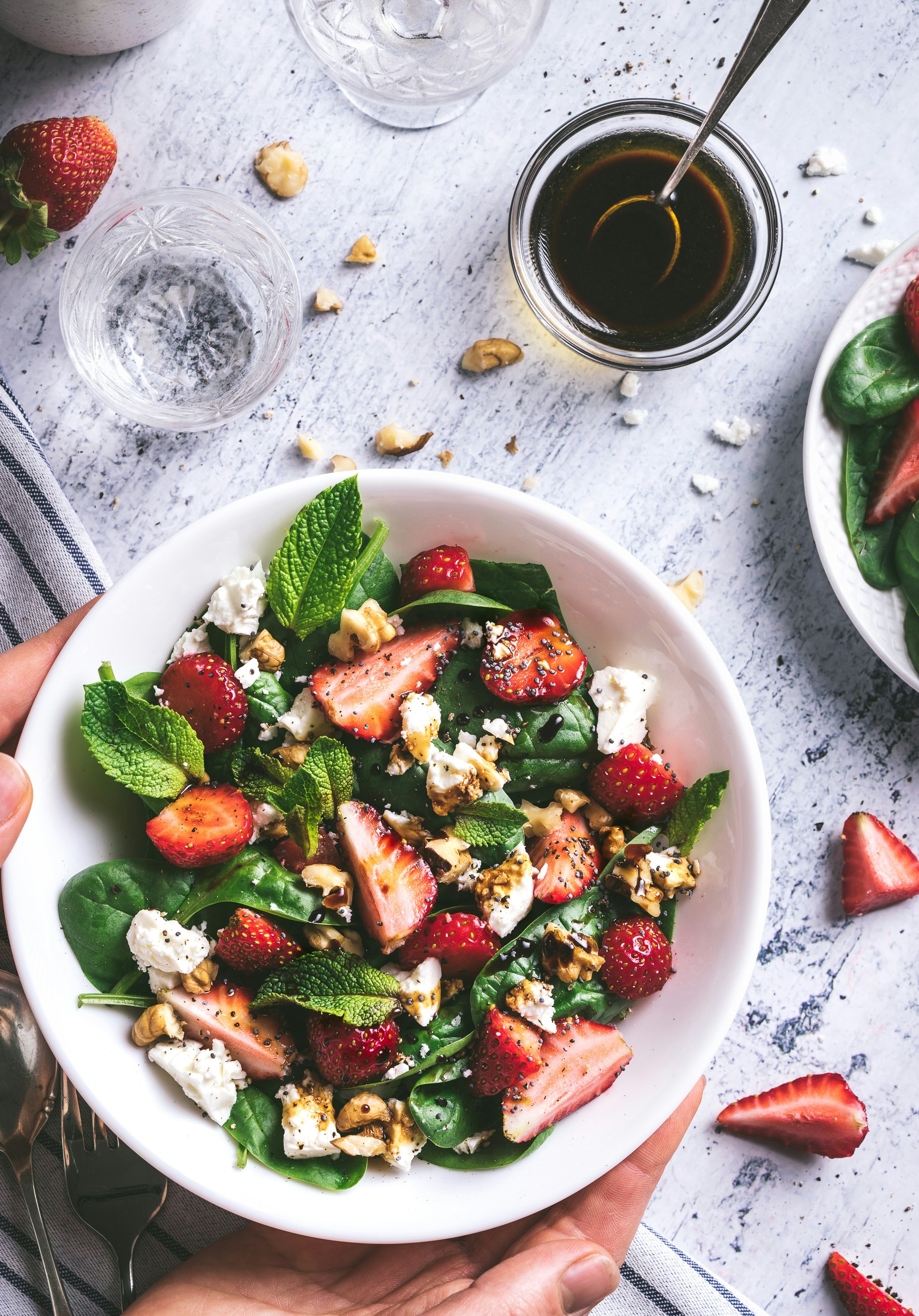 A person holding a bowl of salad | Source: Unsplash