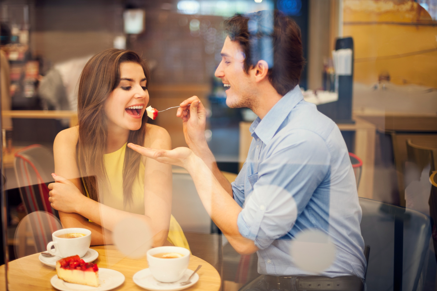 A man and a woman in a restaurant | Source: Freepik