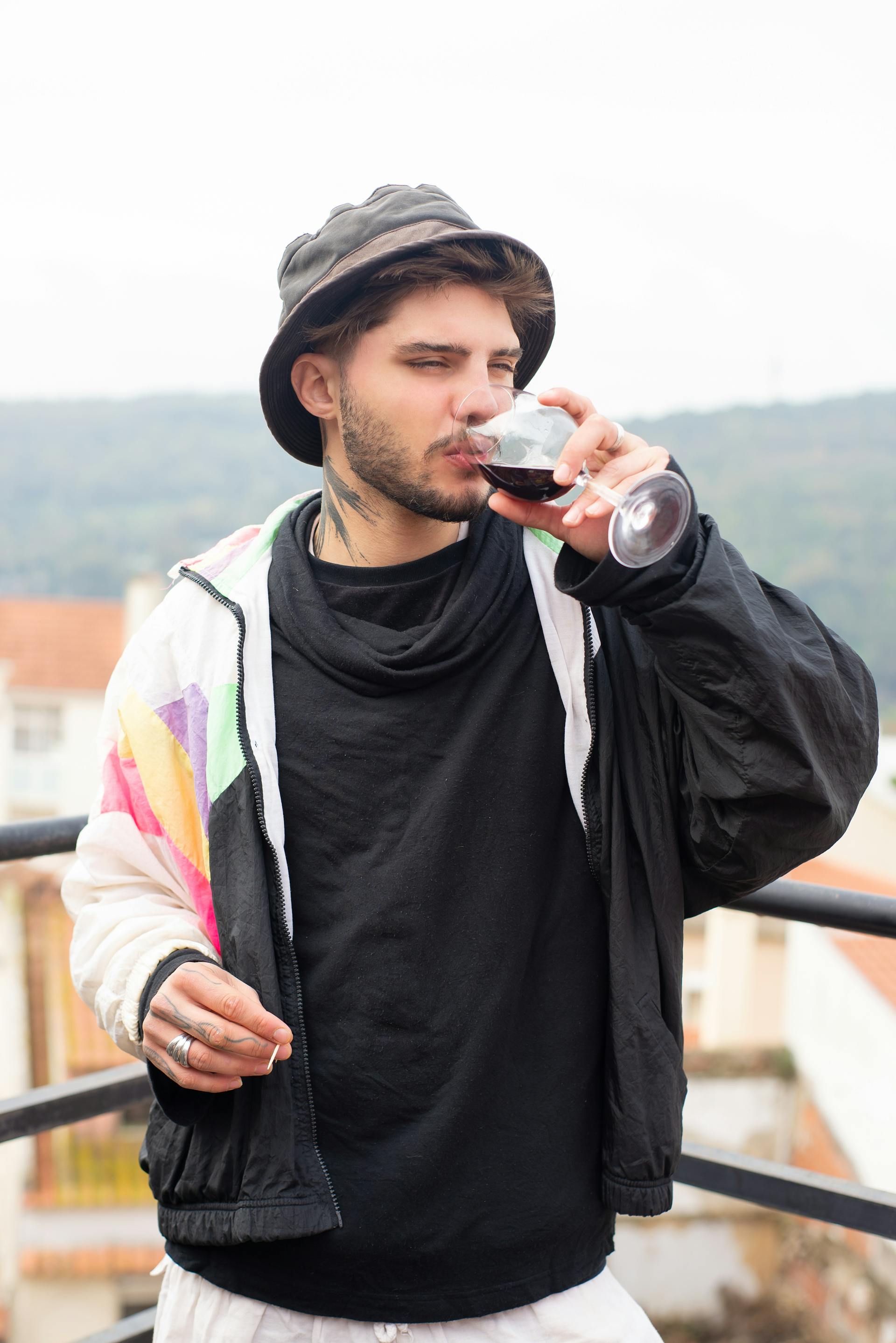 A man drinking wine | Source: Pexels