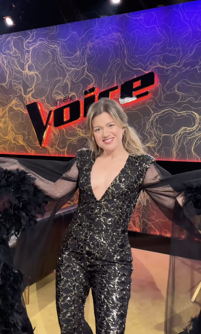 Kelly Clarkson addresses "The Voice" fans, posted May 21, 2025 | Source: Instagram/nbcthevoice