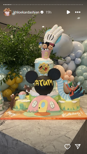 Tatum Thompson's birthday cake, dated July 2025 | Source: Instagram/khloekardashian