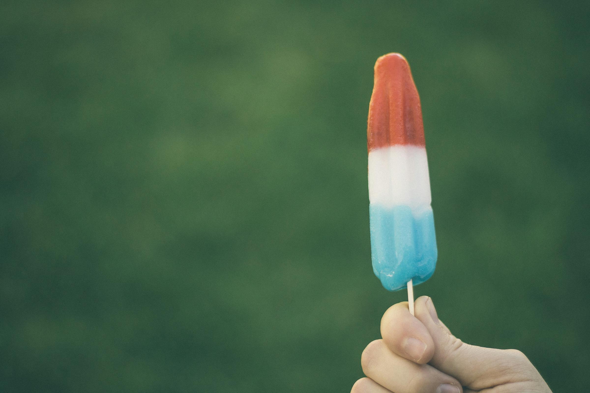 A person holding a popsicle | Source: Unsplash