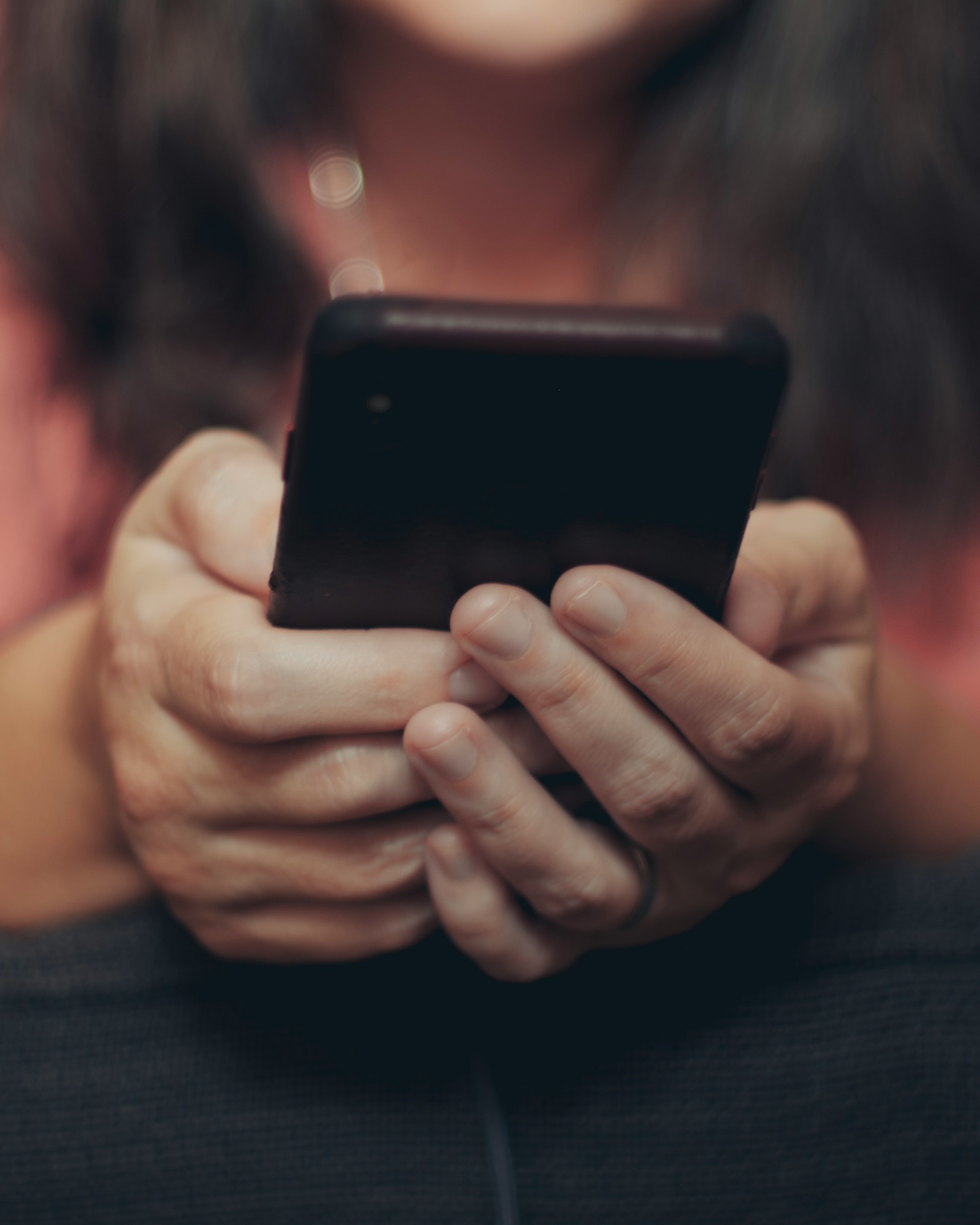 A woman looking at her phone | Source: Unsplash