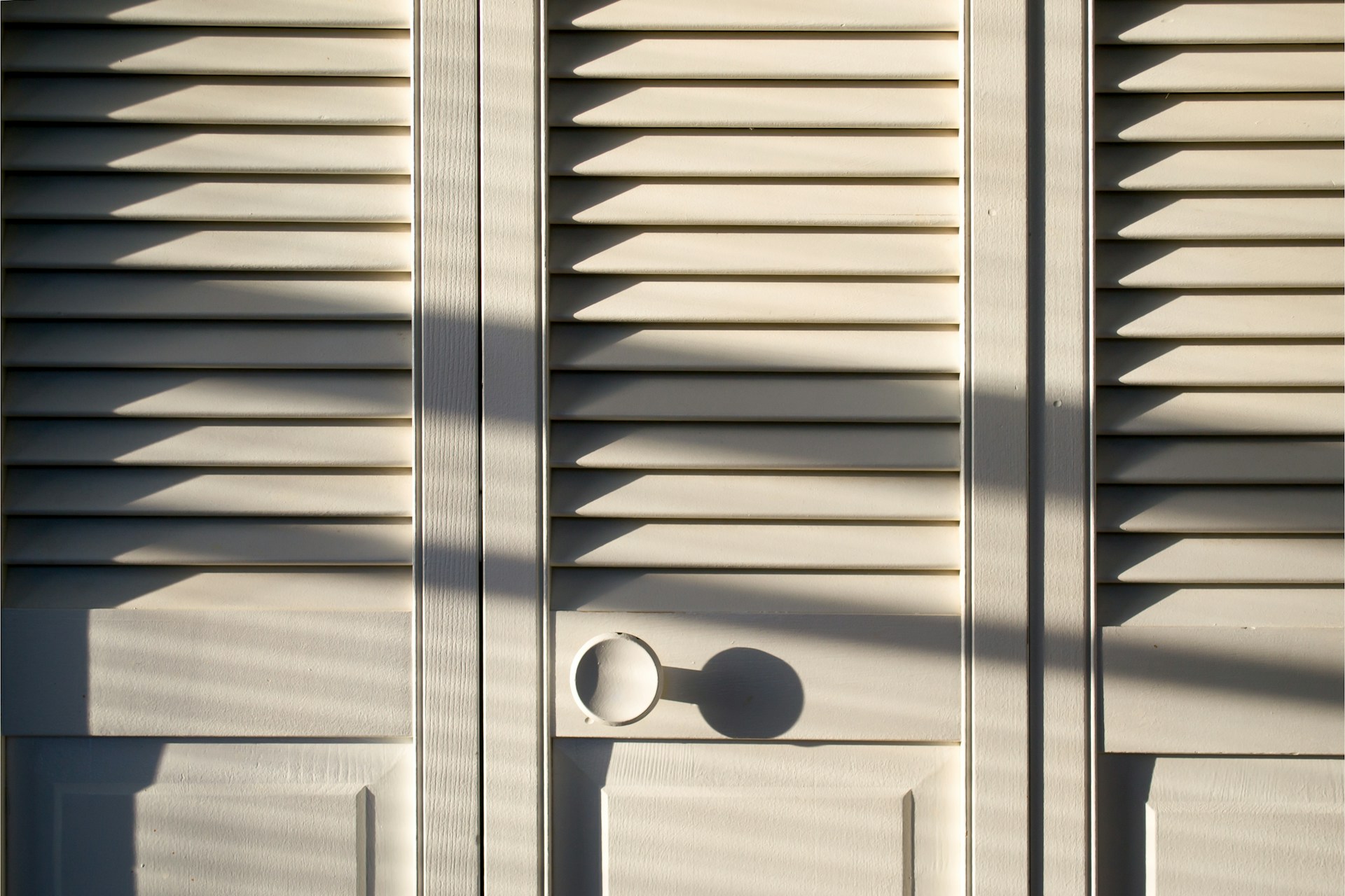 Closet doors | Source: Unsplash