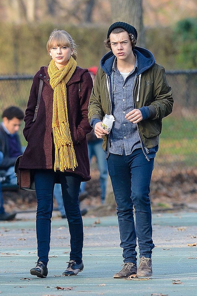 Taylor Swift and Harry Styles walking along Central Park in New York City on December 2, 2012. | Source: Getty Images