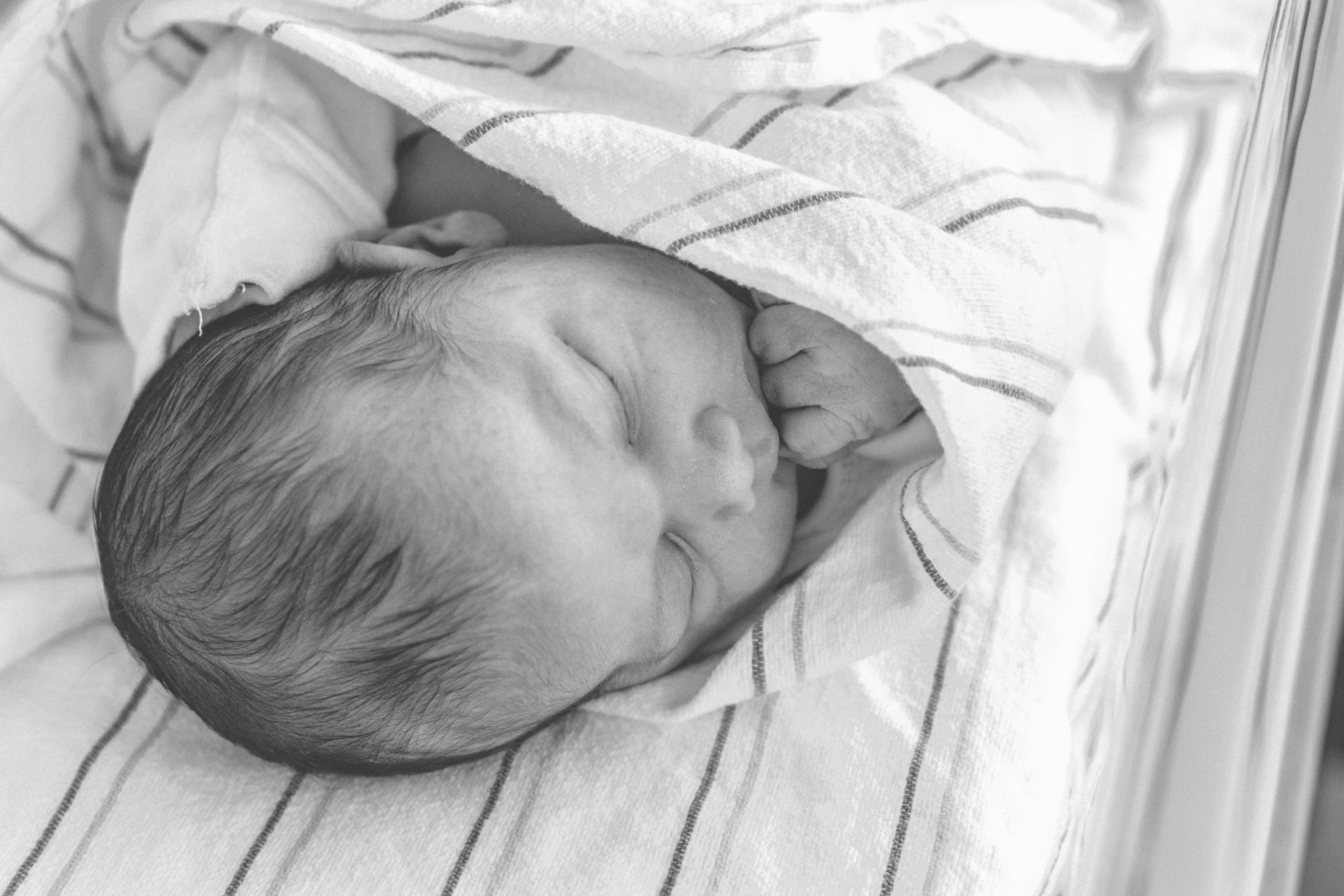 A swaddled baby | Source: Pexels