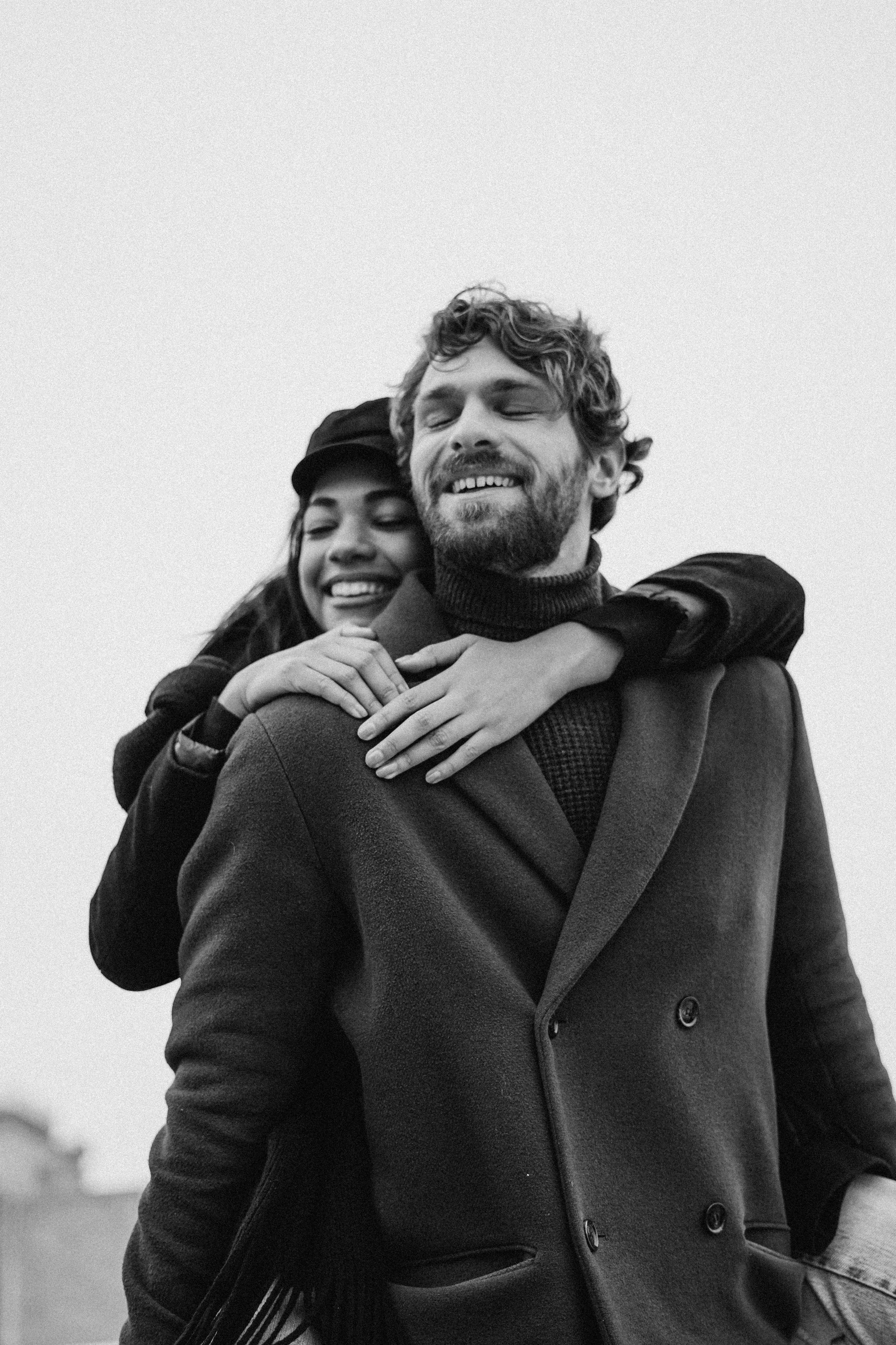 A woman hugging a man from behind | Source: Pexels