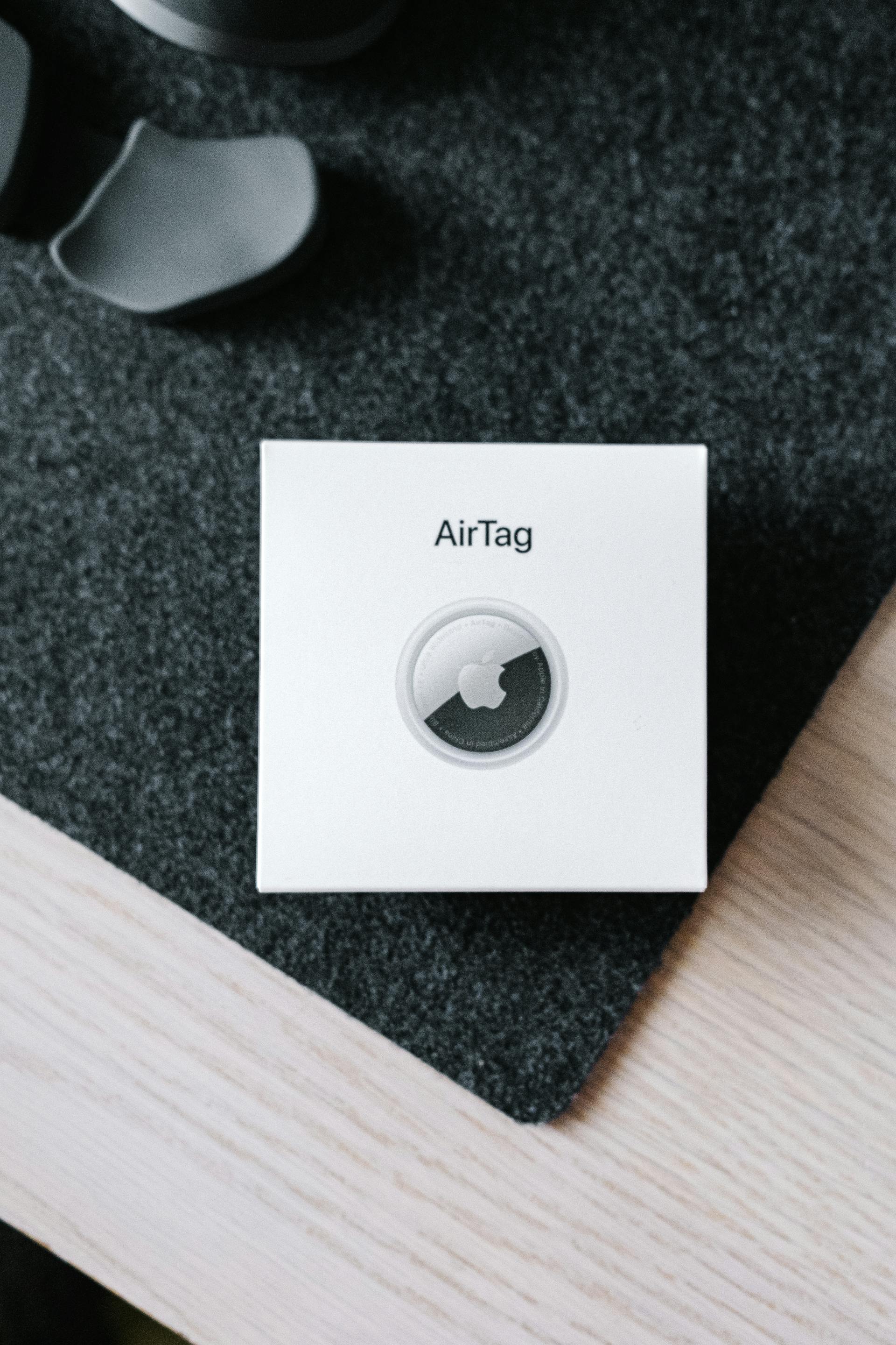 An AirTag on a table | Source: Pexels