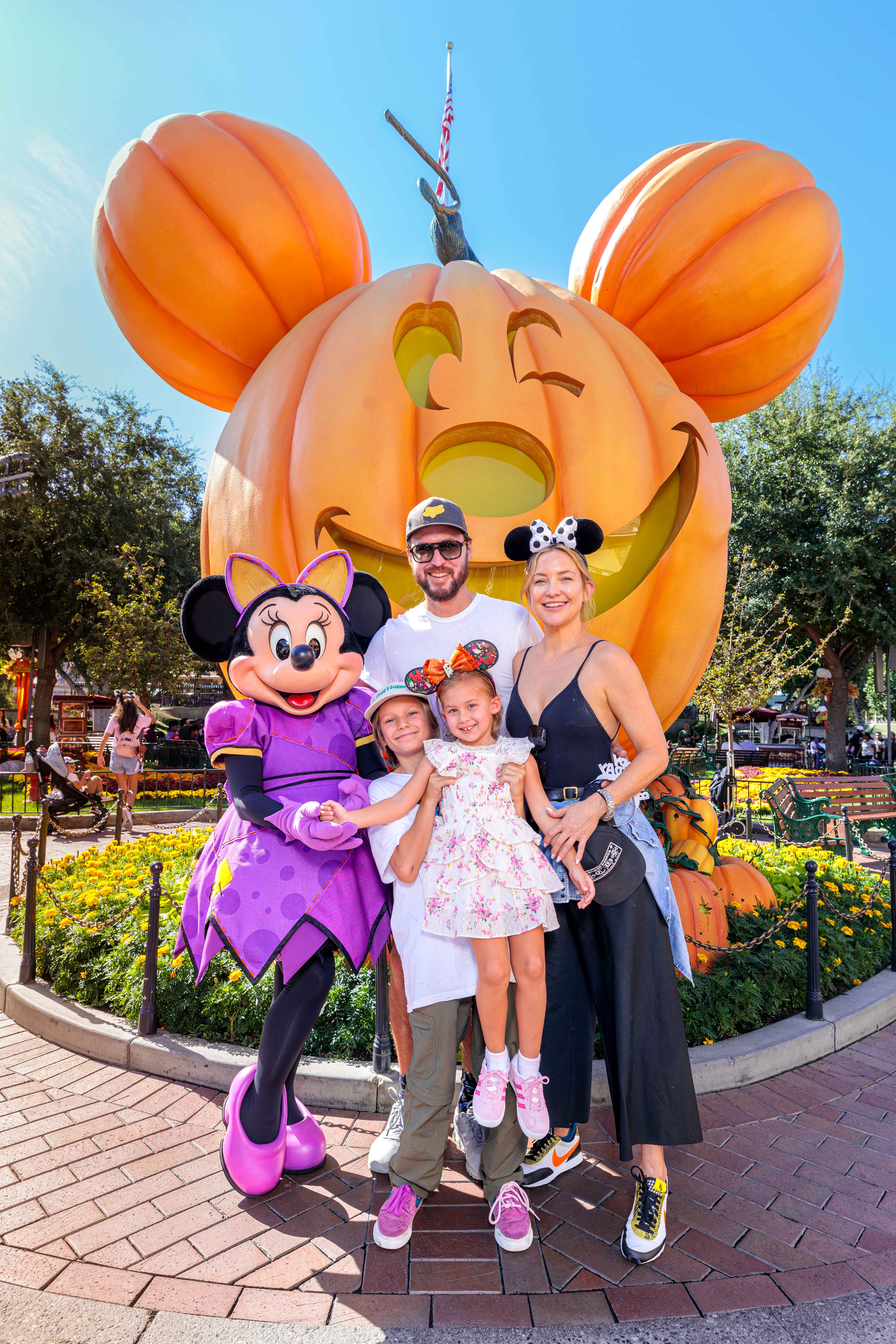 Kate Hudson and her family celebrate her daughter Rani Rose's birthday with Minnie Mouse during Halloween Time at Disneyland Park on September 26, 2022, in Anaheim, California. | Source: Getty Images