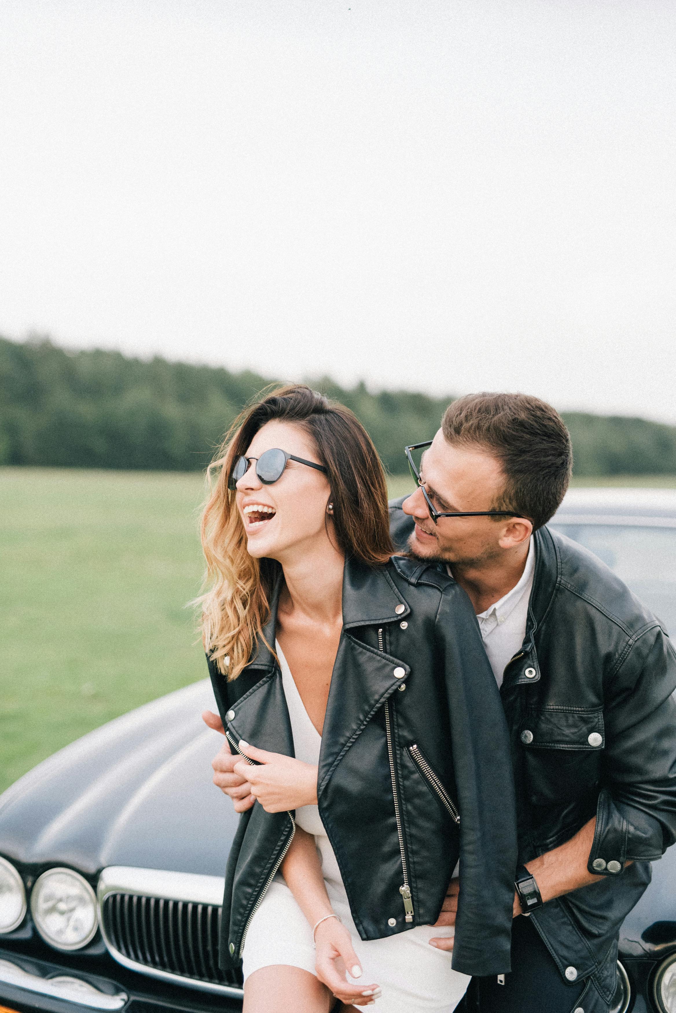 A happy couple on an outing | Source: Pexels