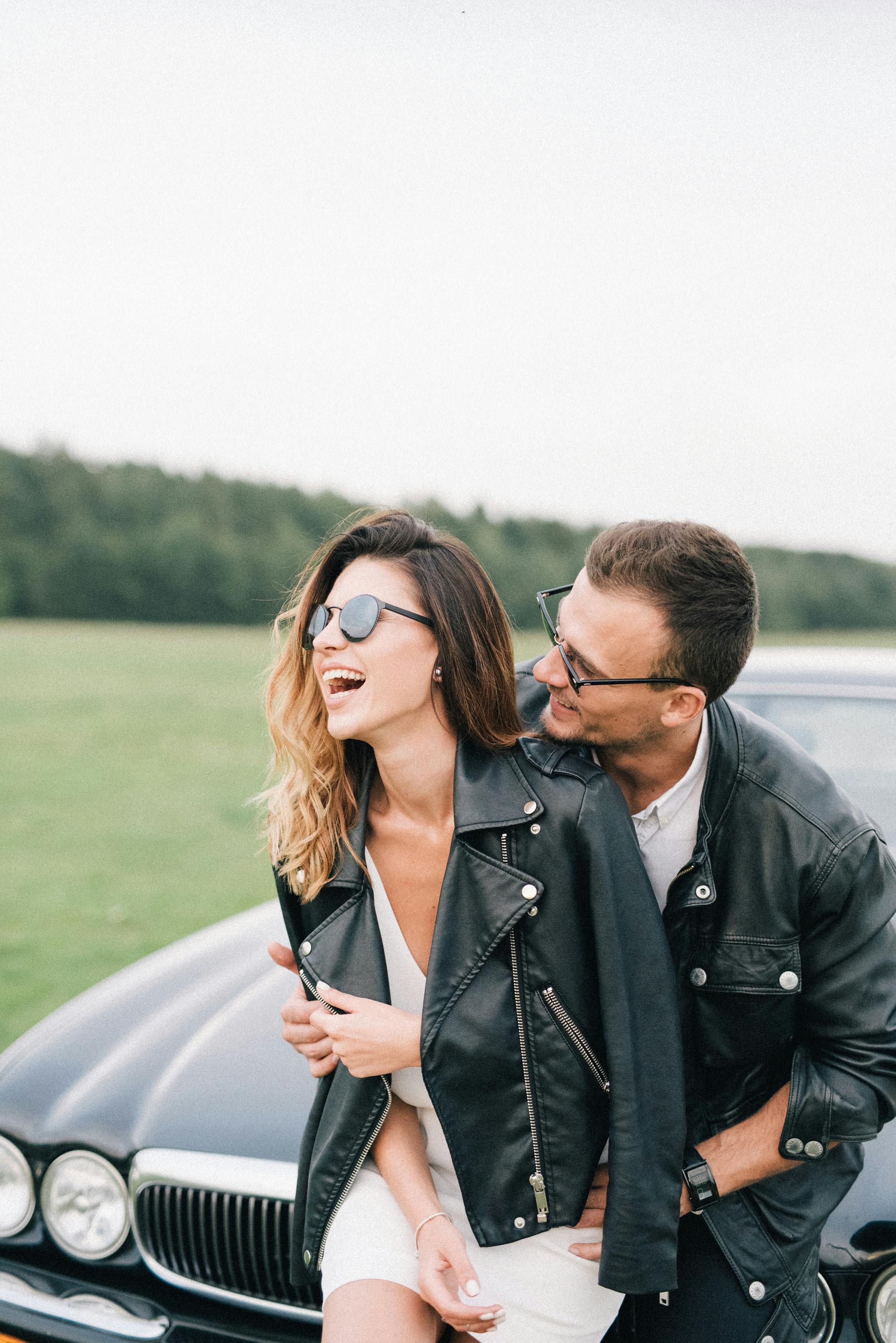 Happy couple outdoors | Source: Pexels