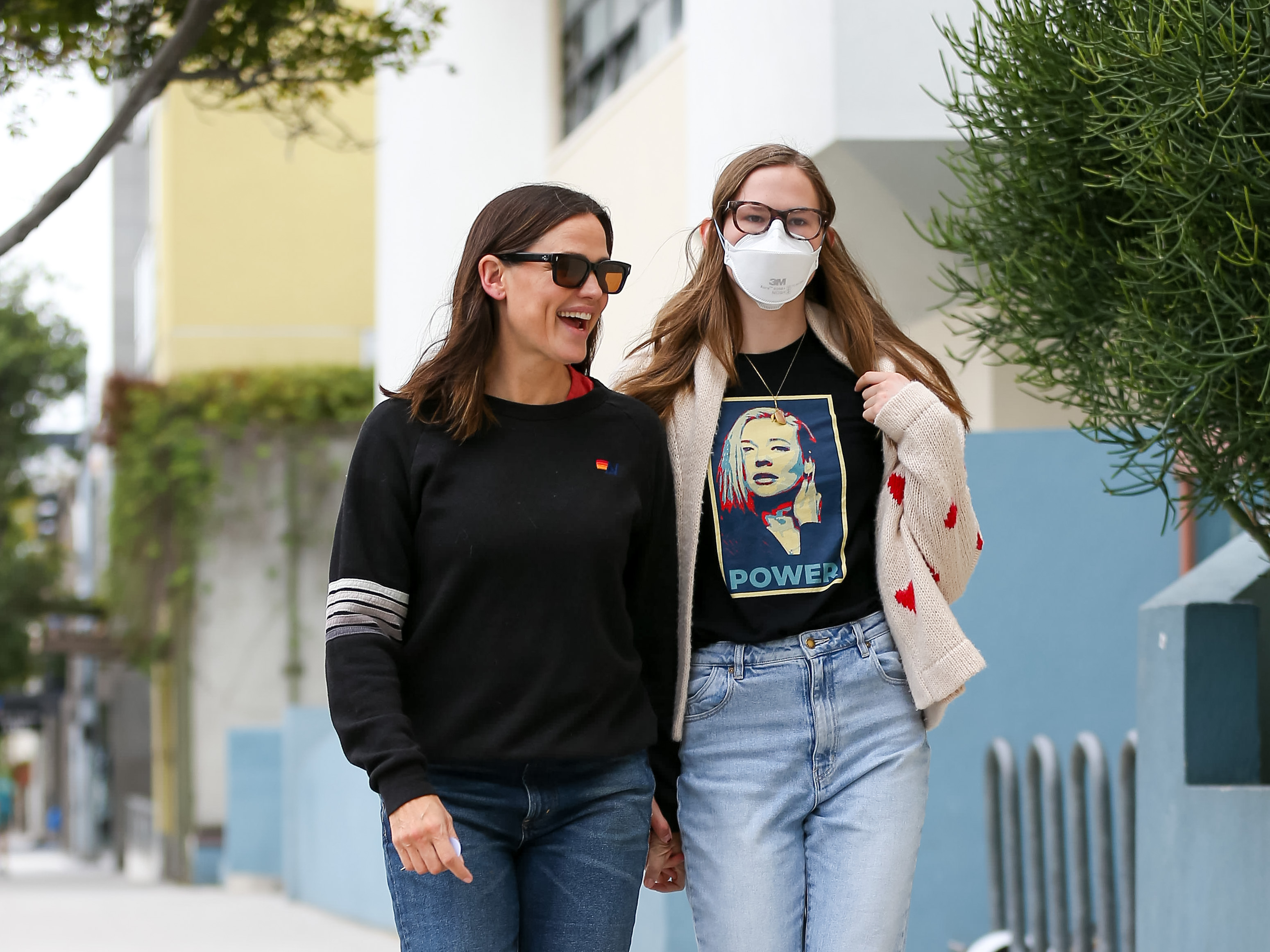 Jennifer Garner and daughter Violet Affleck are seen on May 11, 2024 in Los Angeles, California. | Source: Getty Images