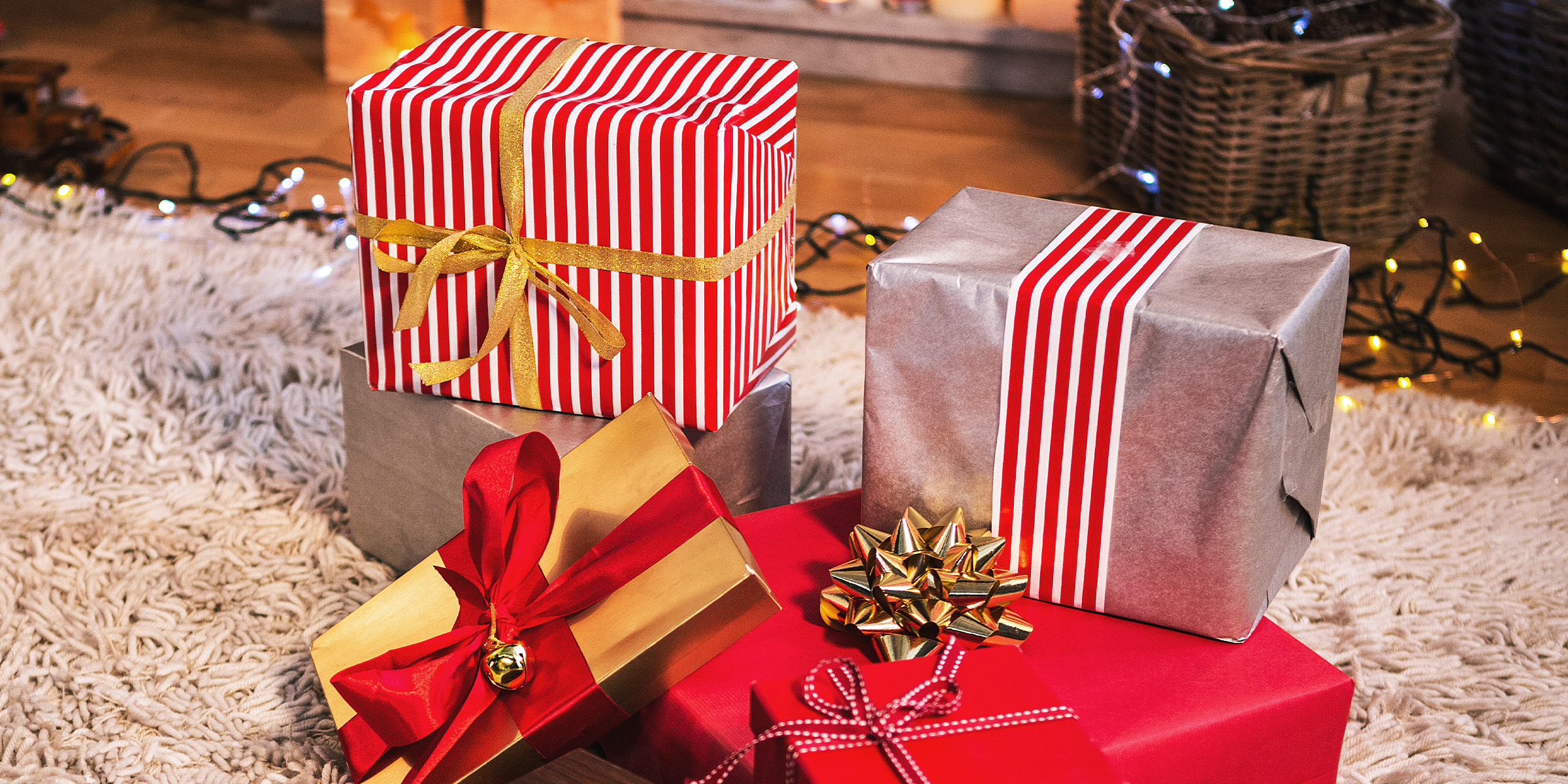 A pile of gift-wrapped presents | Source: Freepik