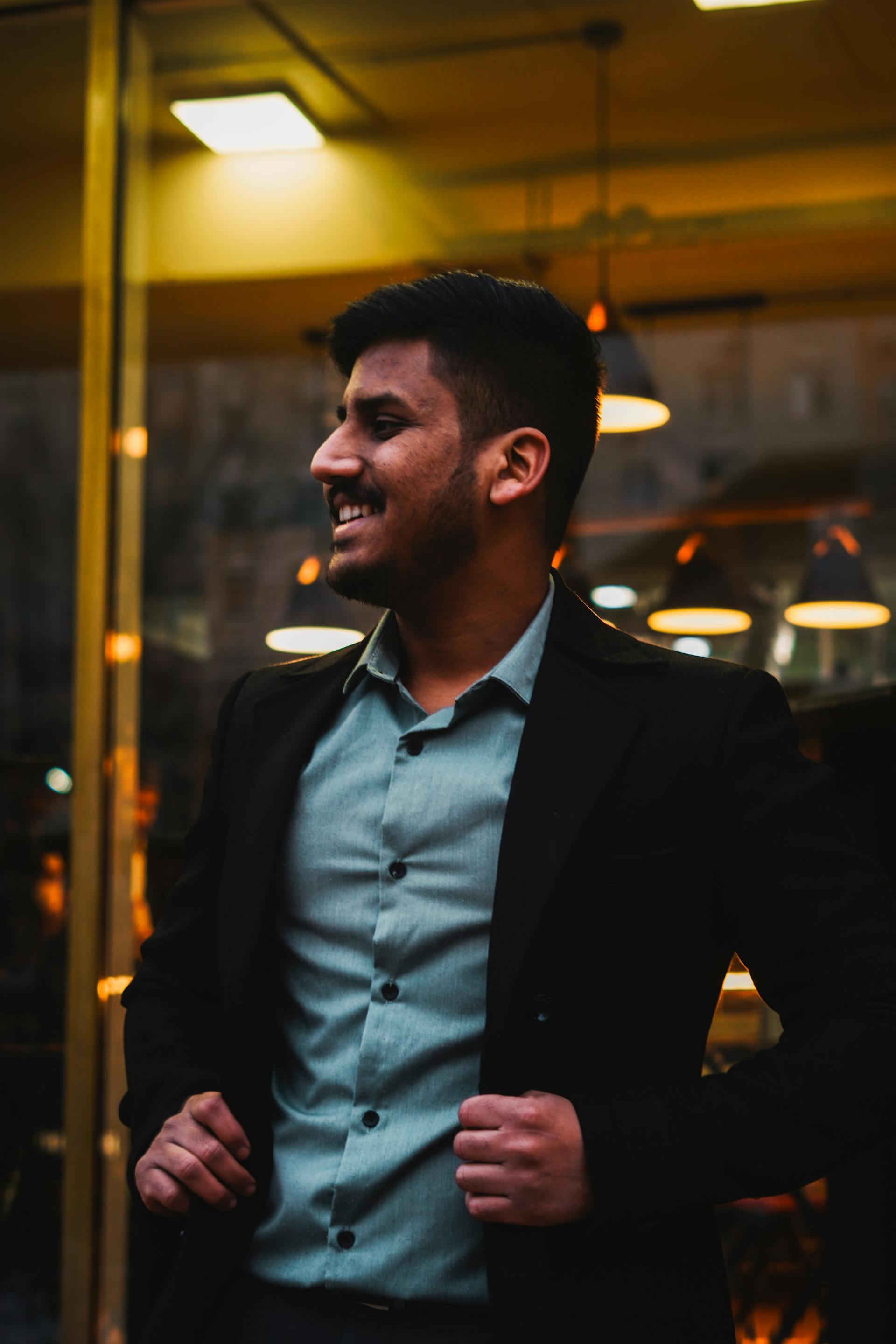 A man smiling in a restaurant | Source: Pexels