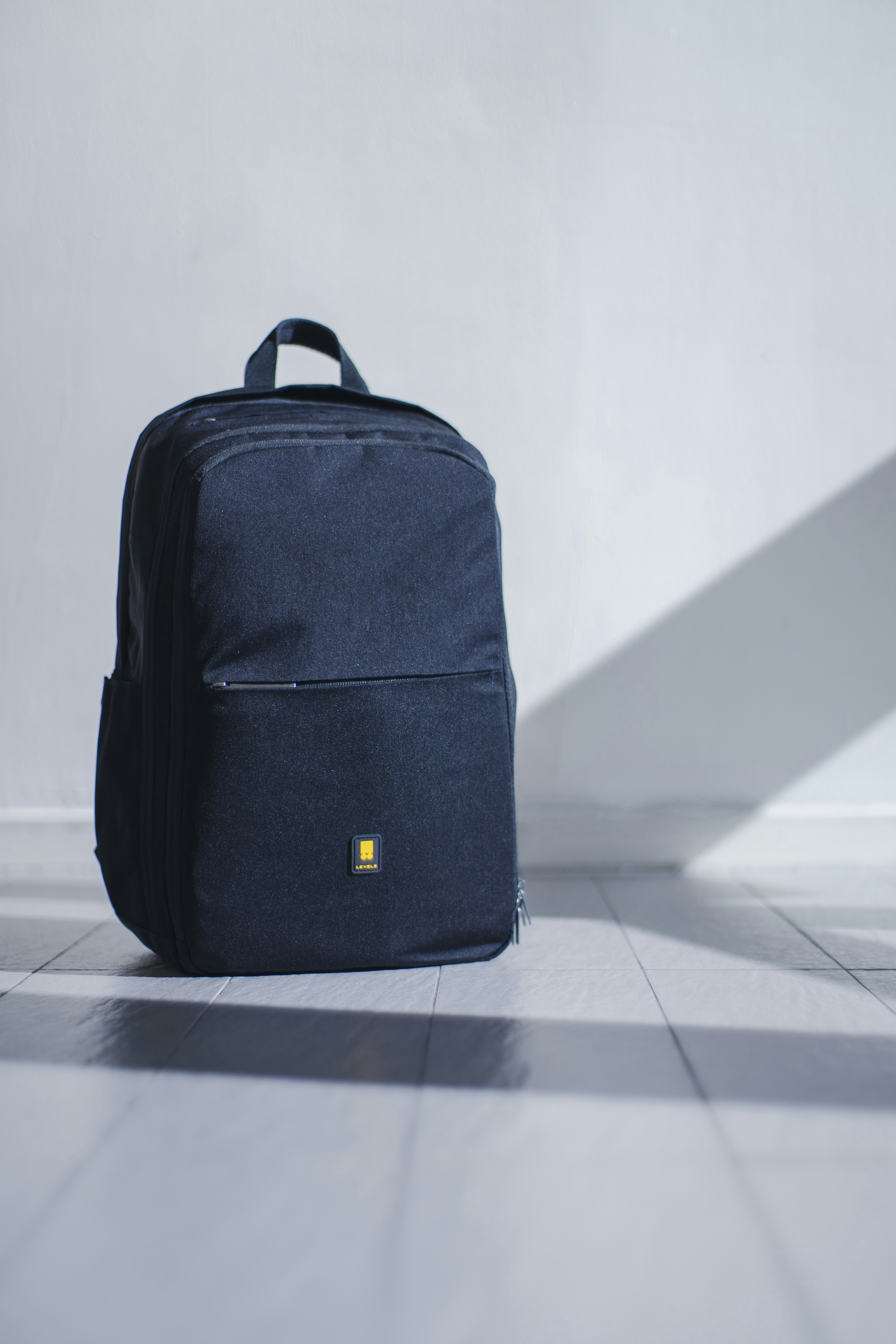 A backpack in a room | Source: Unsplash
