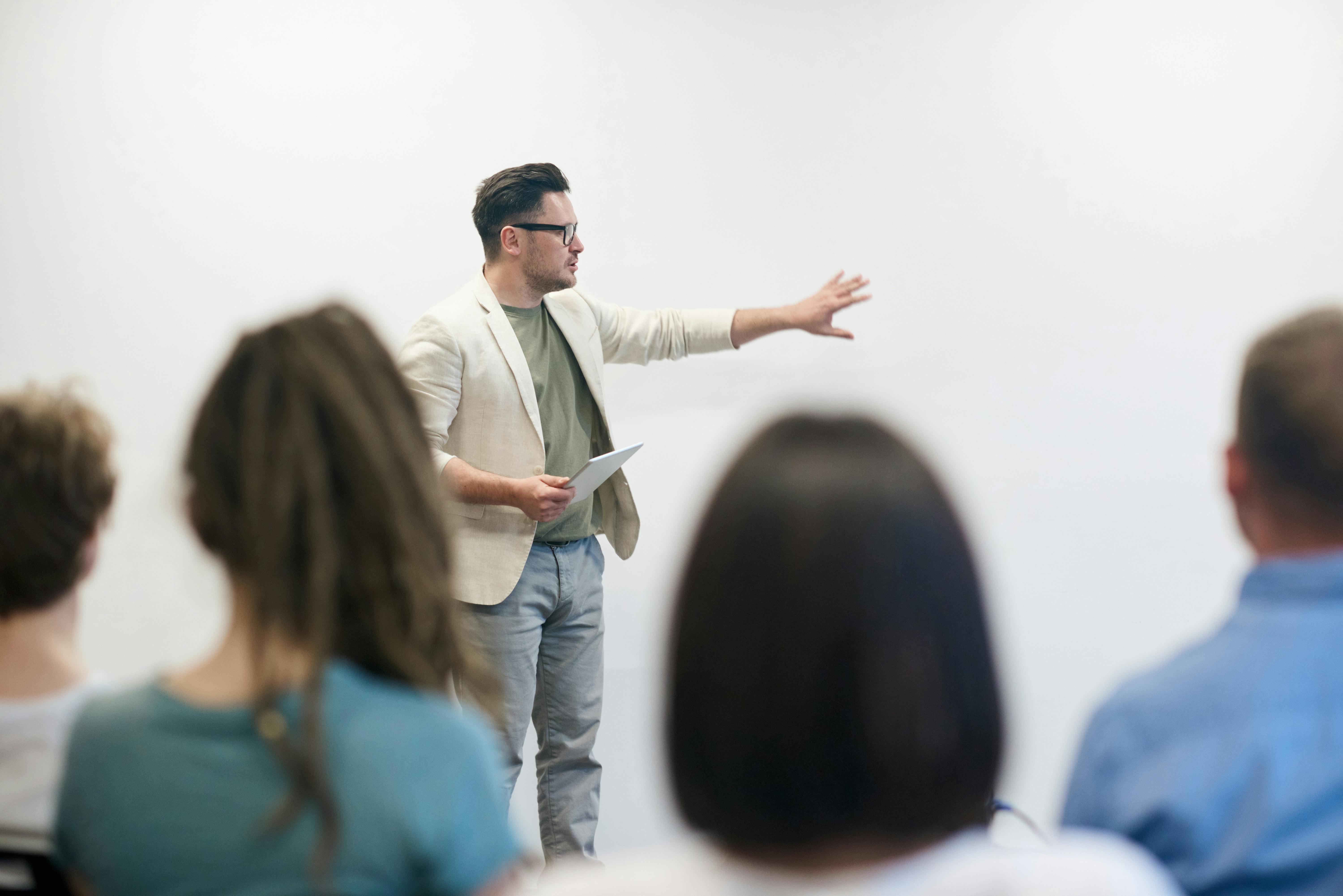 A teacher standing at the front of class | Source: Pexels
