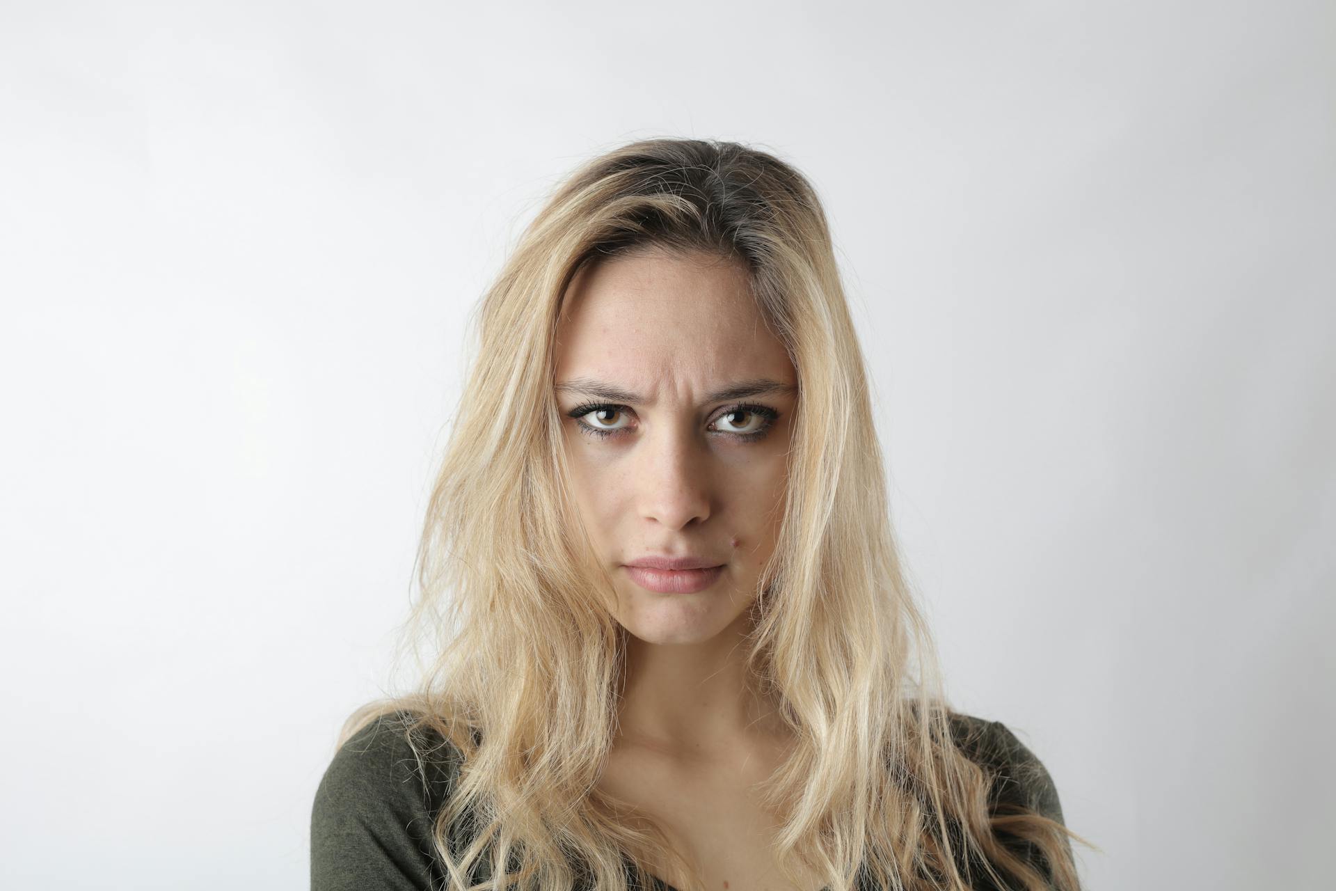 A frowning woman | Source: Pexels