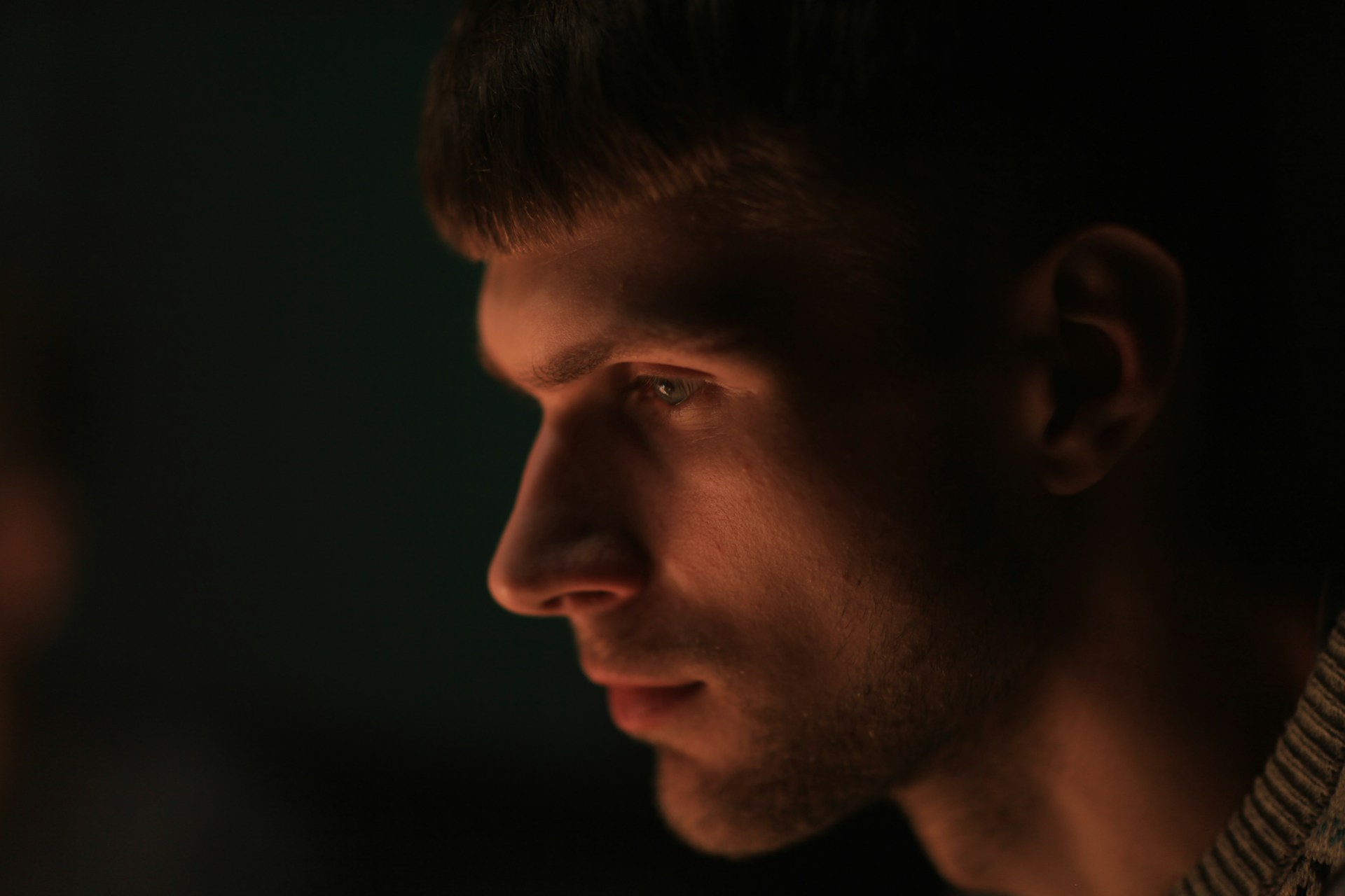 A man staring at someone | Source: Unsplash