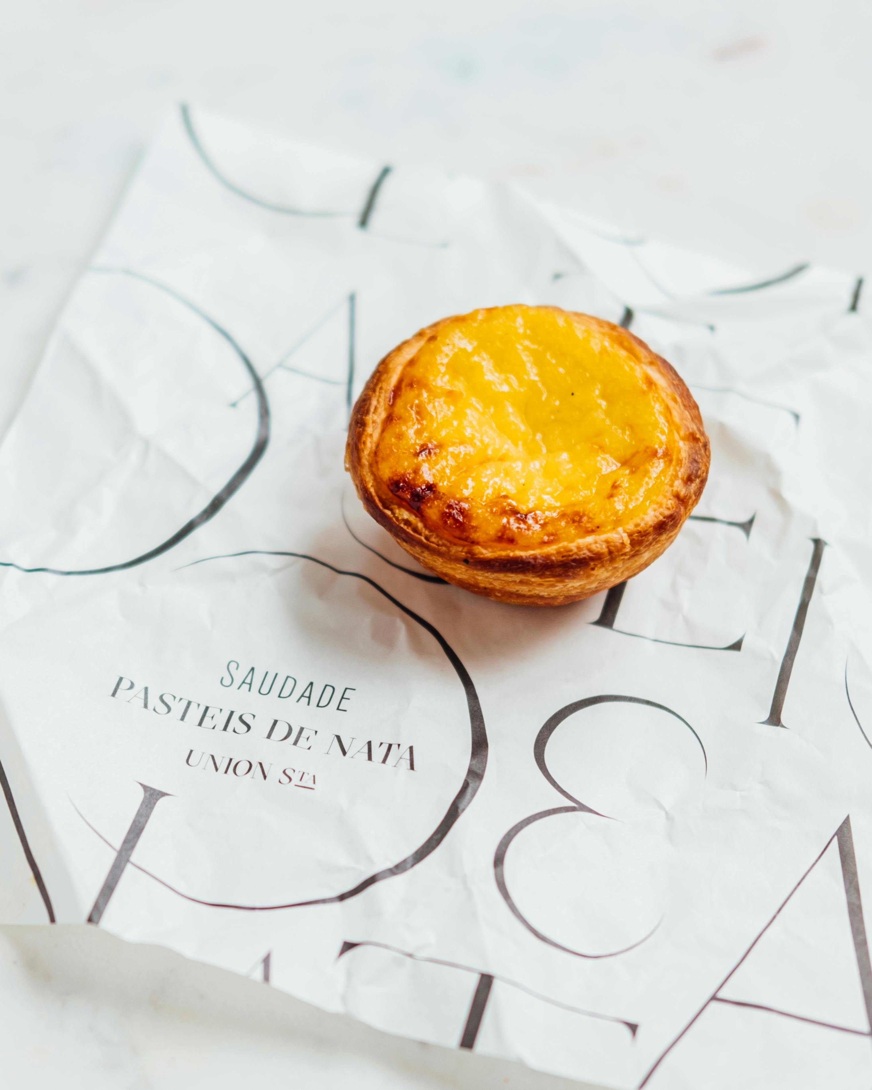 A custard tart on a table | Source: Pexels