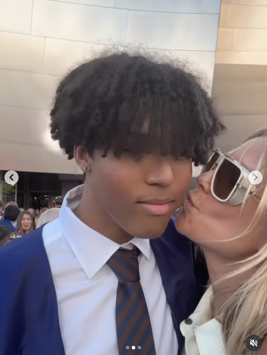 Heidi Klum gives her son Johan a kiss on the cheek during his graduation, posted on June 11, 2025 | Source: Getty Images