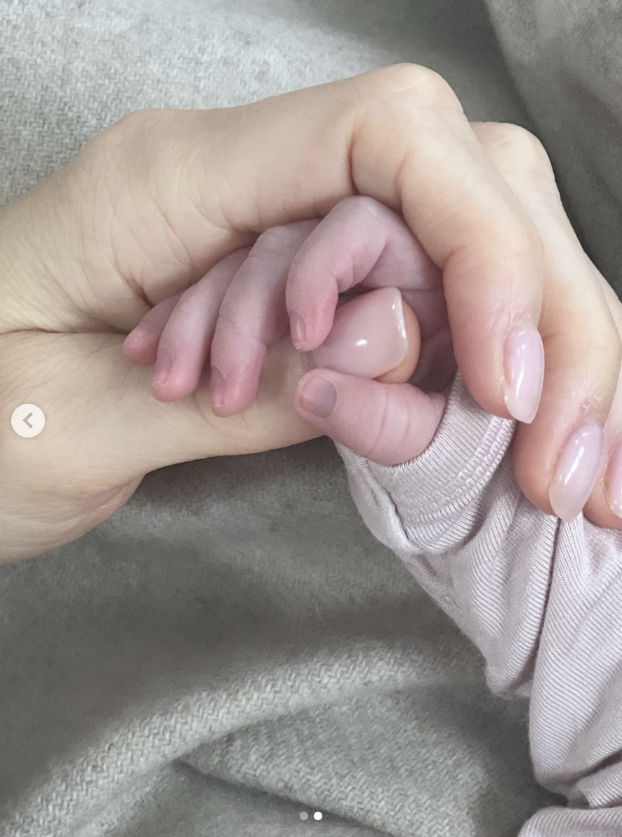 Cassidy Gifford shares a photo of her daughter Rosie's hand on June 6, 2025 | Source: Instagram/cassidygiff