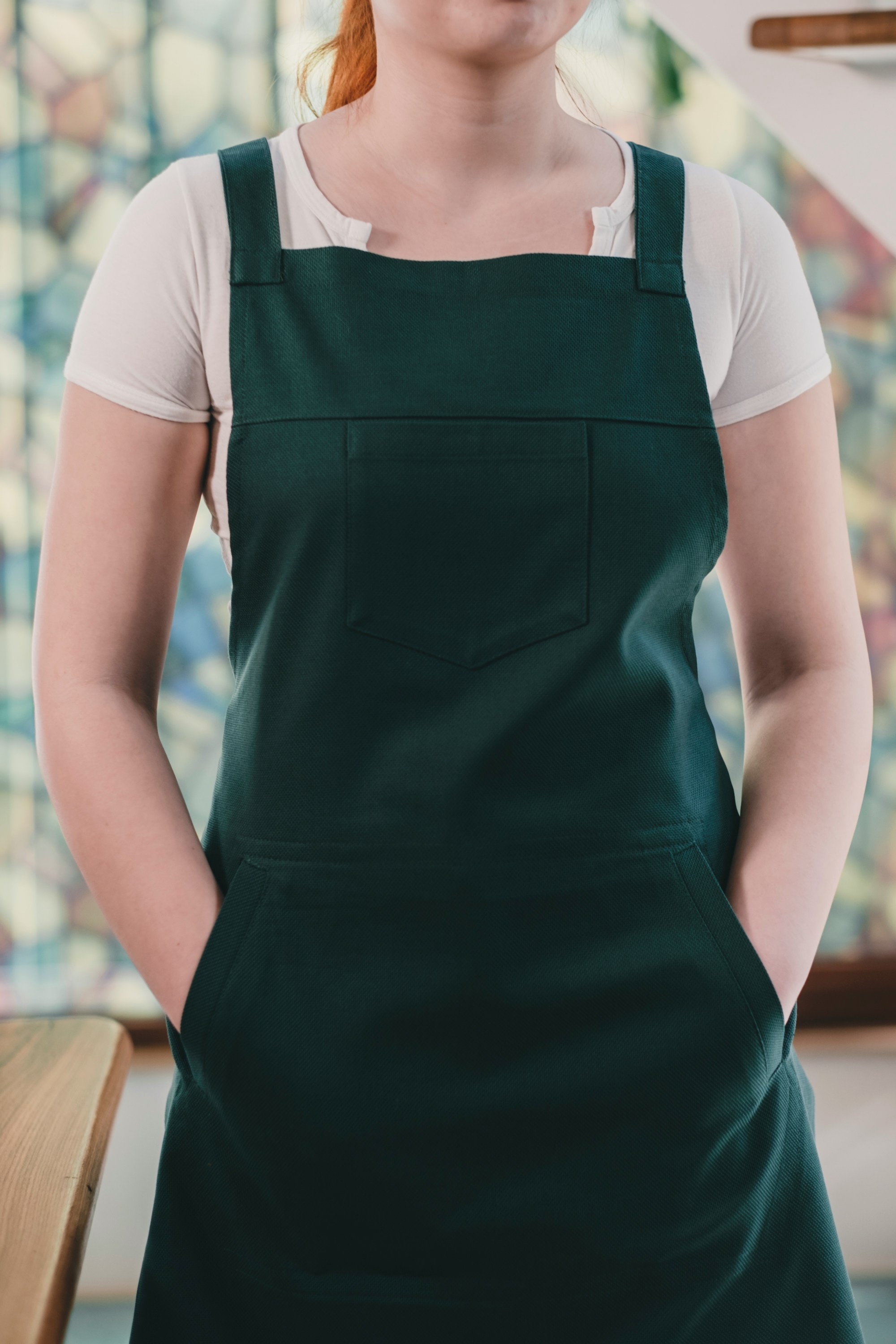 A waitress standing with her hands in her pocket | Source: Unsplash