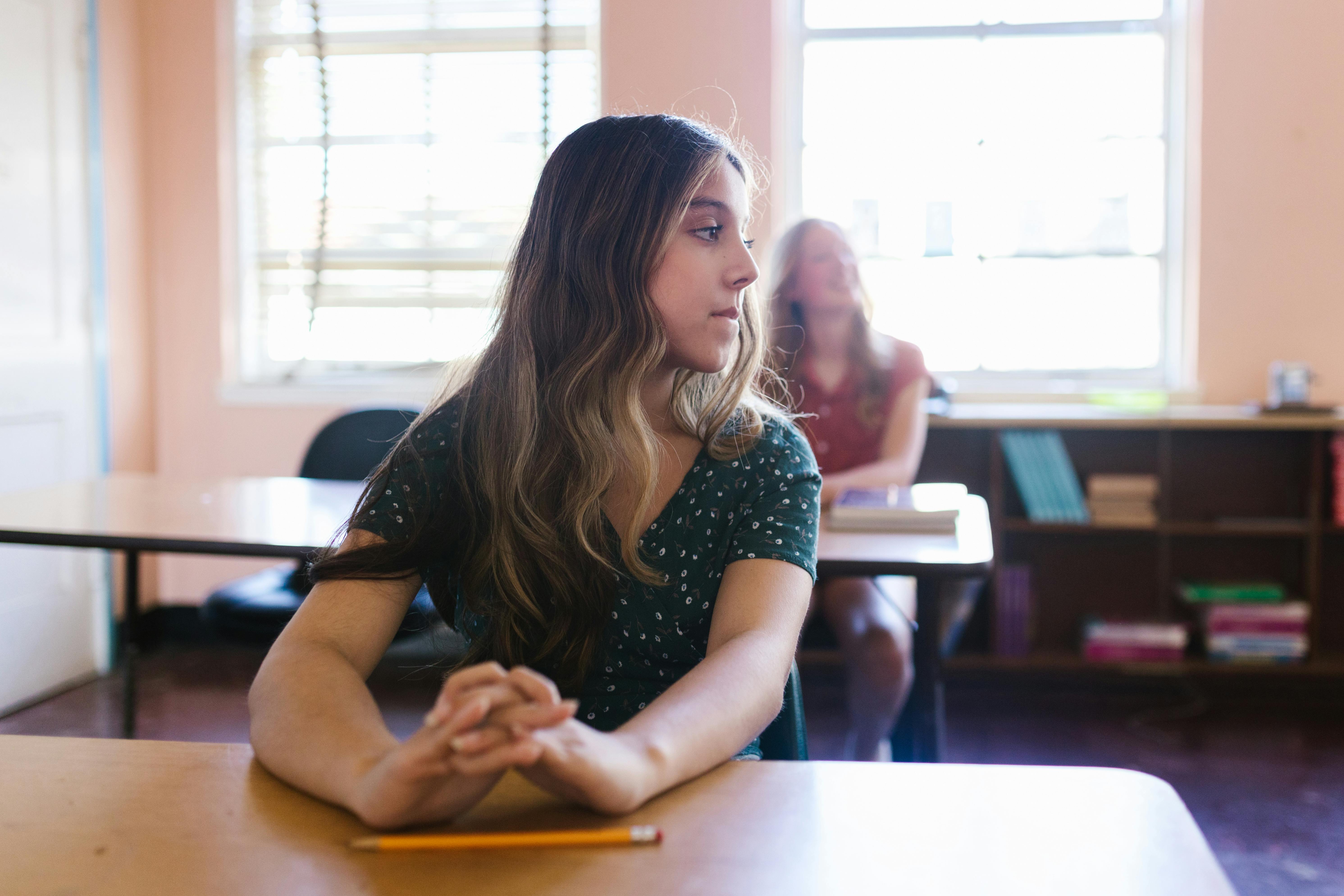 A teenage girl sitting in a classroom | Source: Pexels