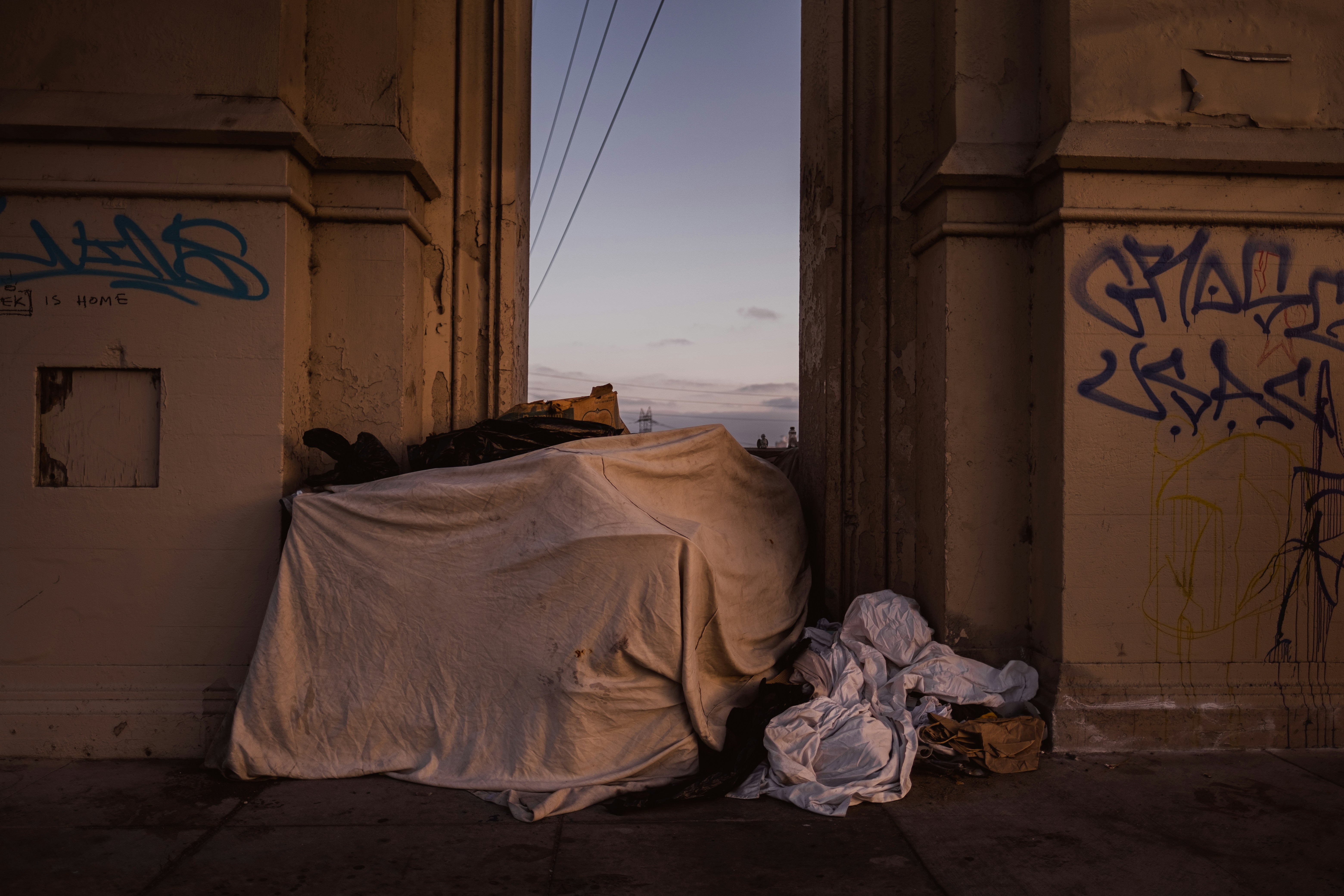 A makeshift shelter | Source: Unsplash