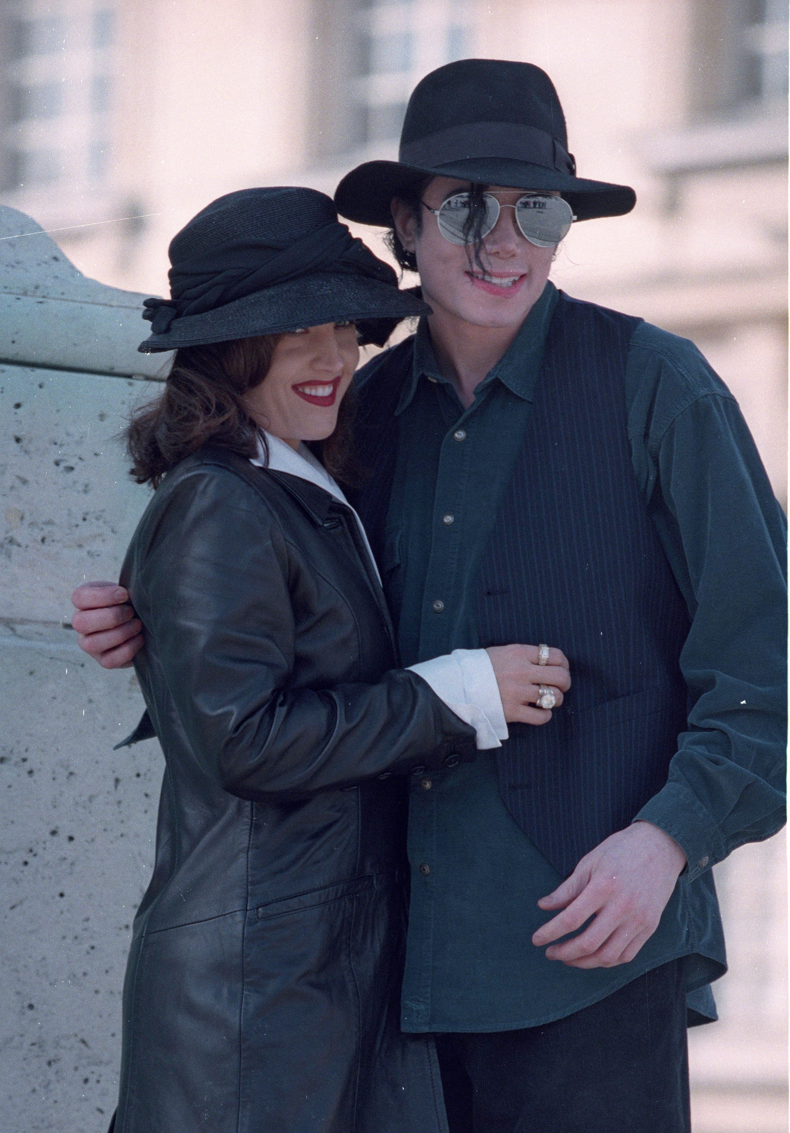 Lisa Marie Presley and Michael Jackson in Versailles, France, circa 1995. | Source: Getty Images