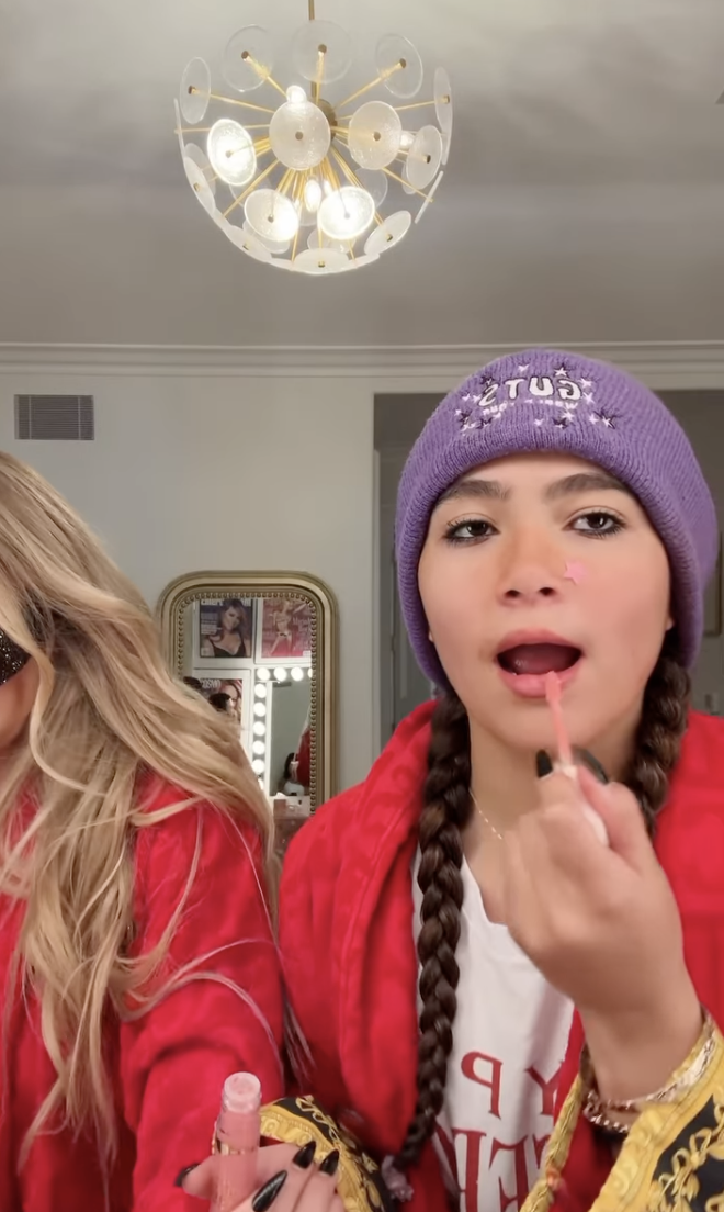 Mariah Carey's daughter Monroe putting on makeup on an Instagram reel dated August 2, 2025. | Source: Instagram/mariahcarey