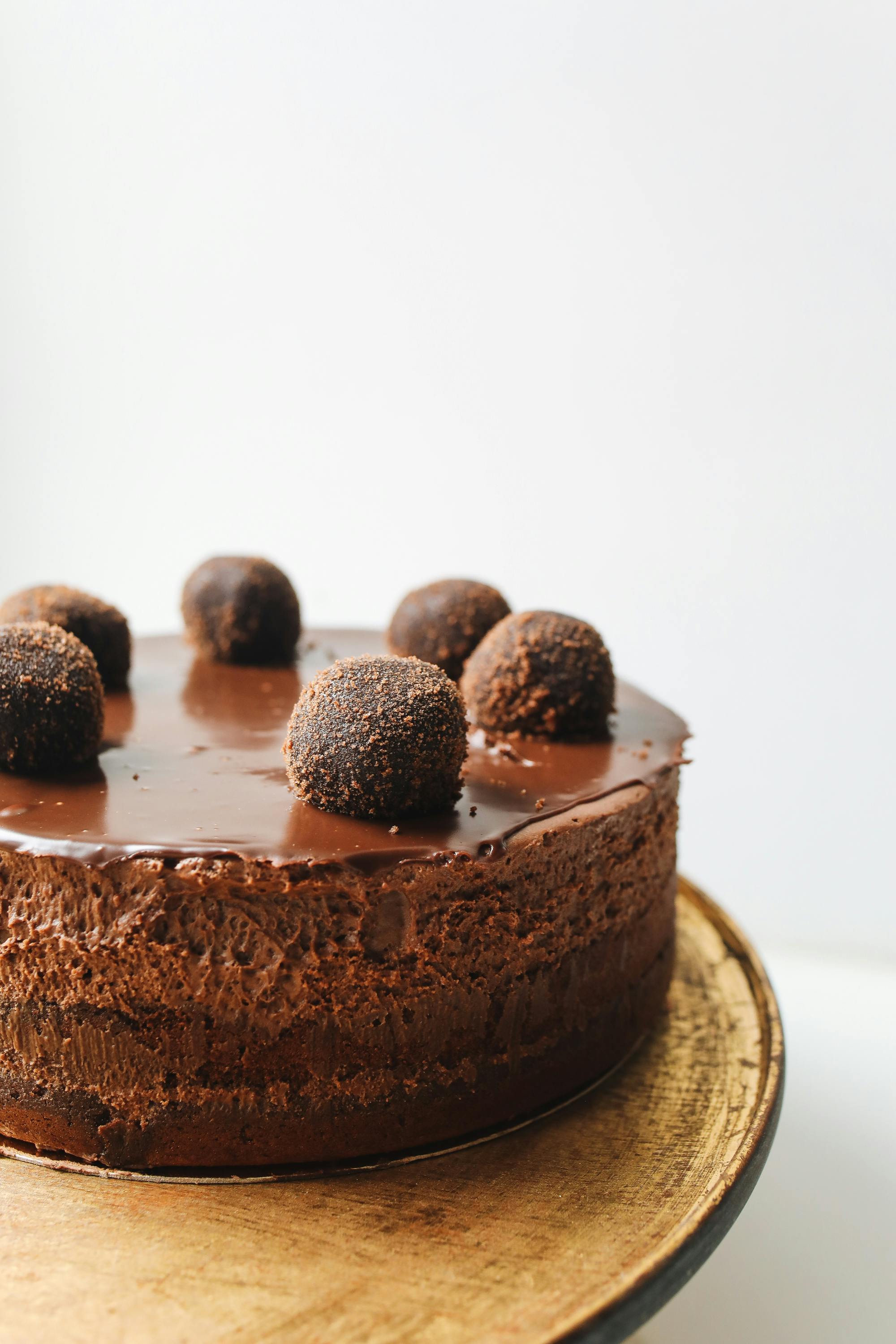 A chocolate cake on a wooden board | Source: Pexels