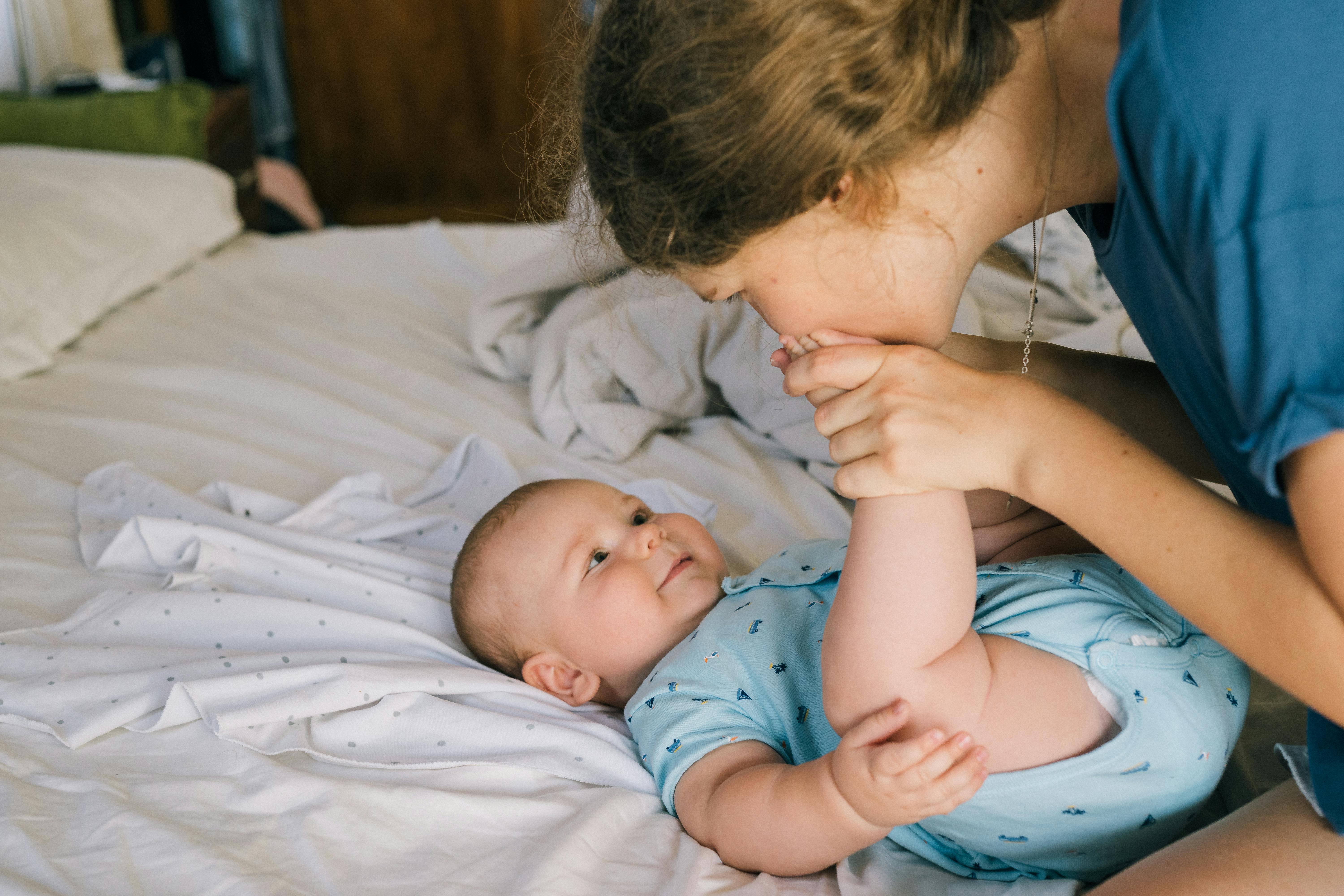 Woman kissing her baby's feet | Source: Pexels