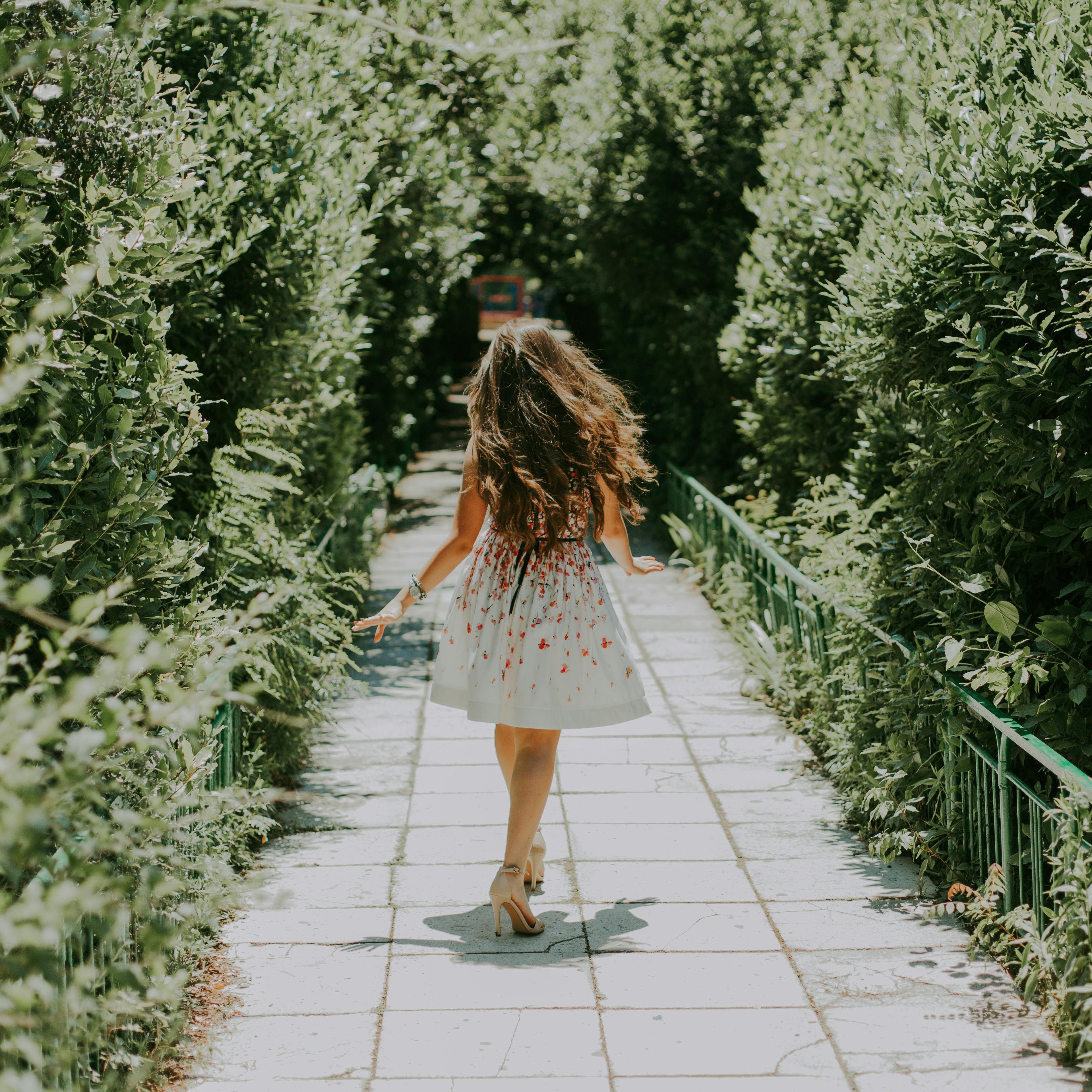 A woman walking down a pathway | Source: Pexels