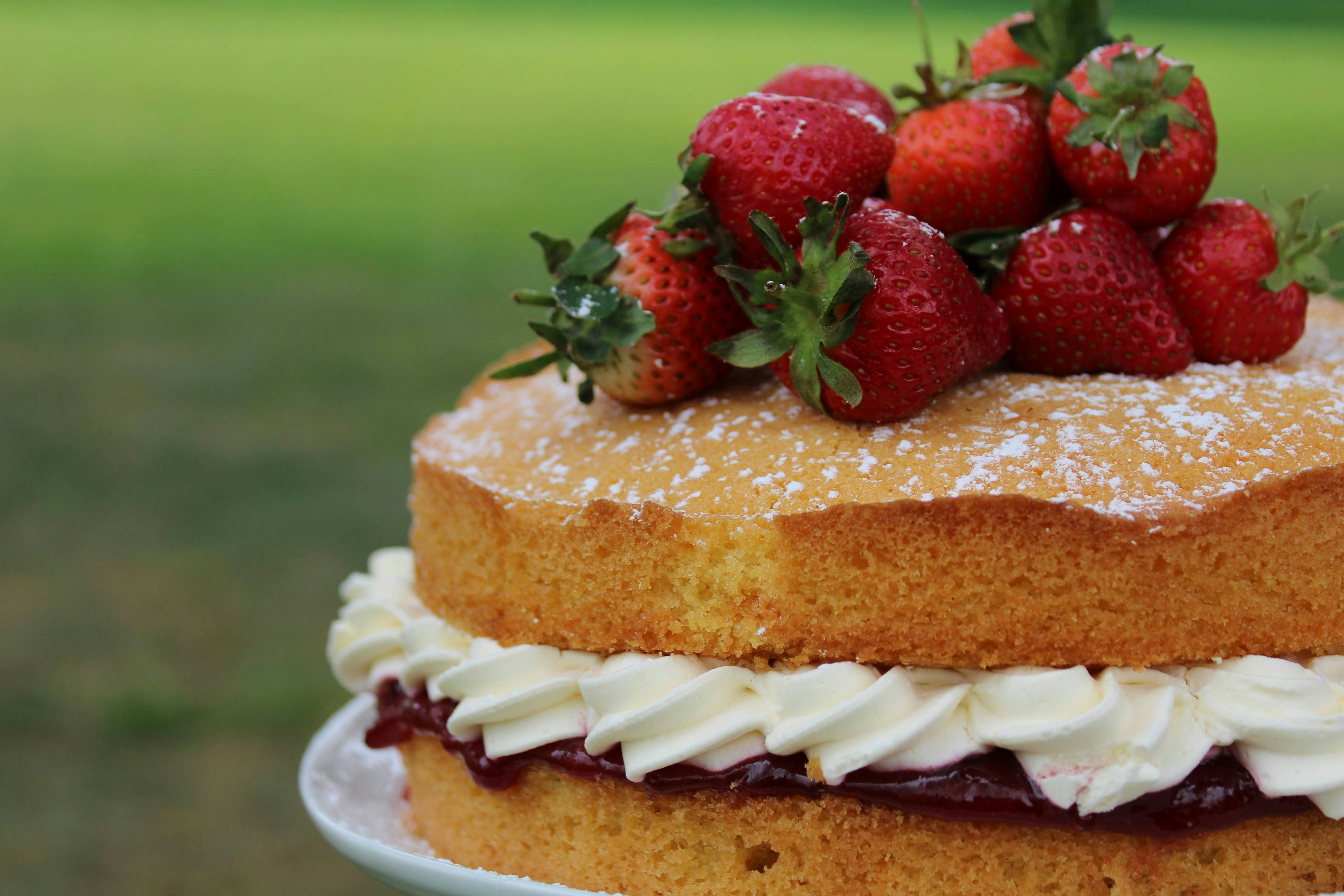 Um close de um bolo de aniversário | Fonte: Unsplash