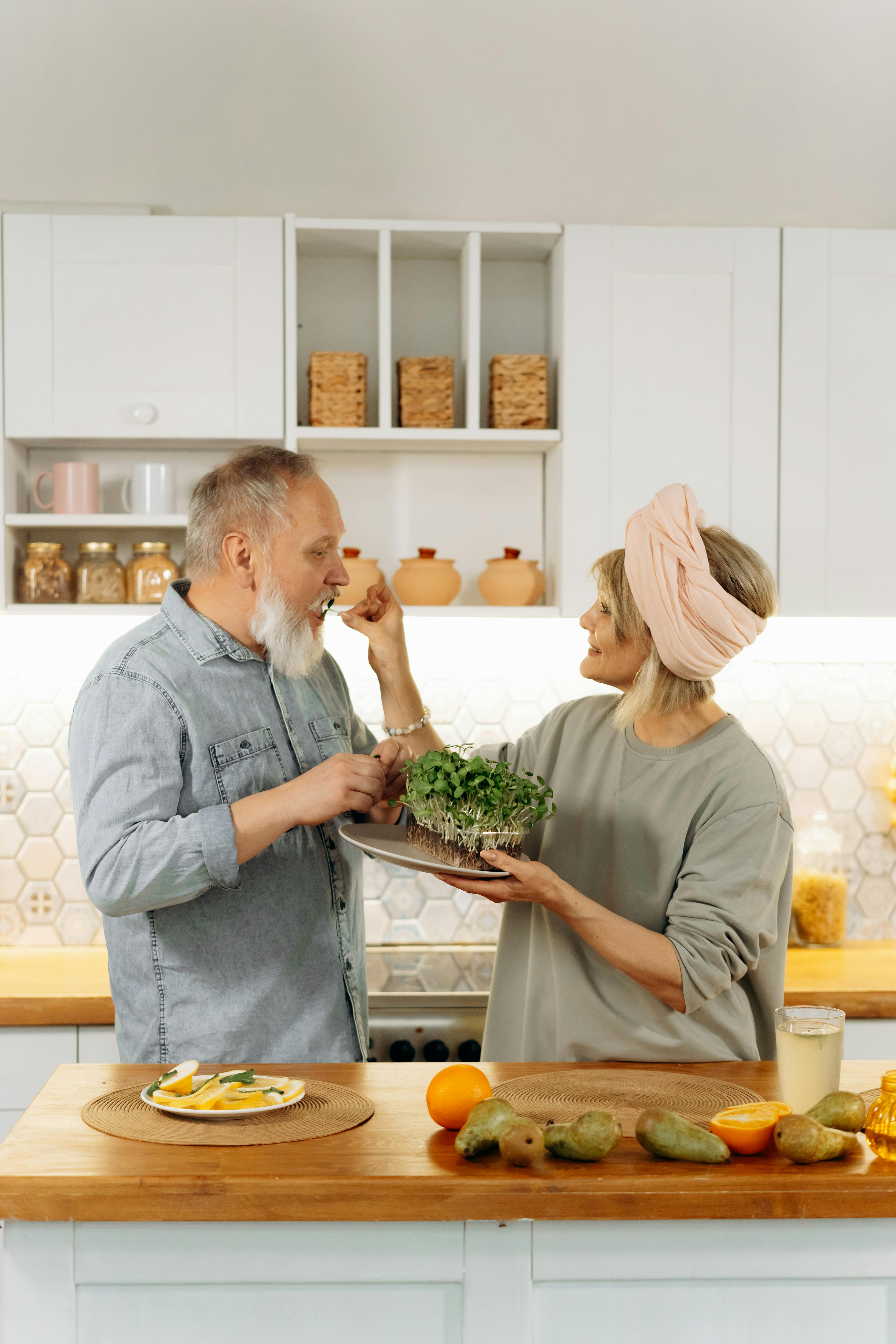 A couple busy in their kitchen | Source: Pexels