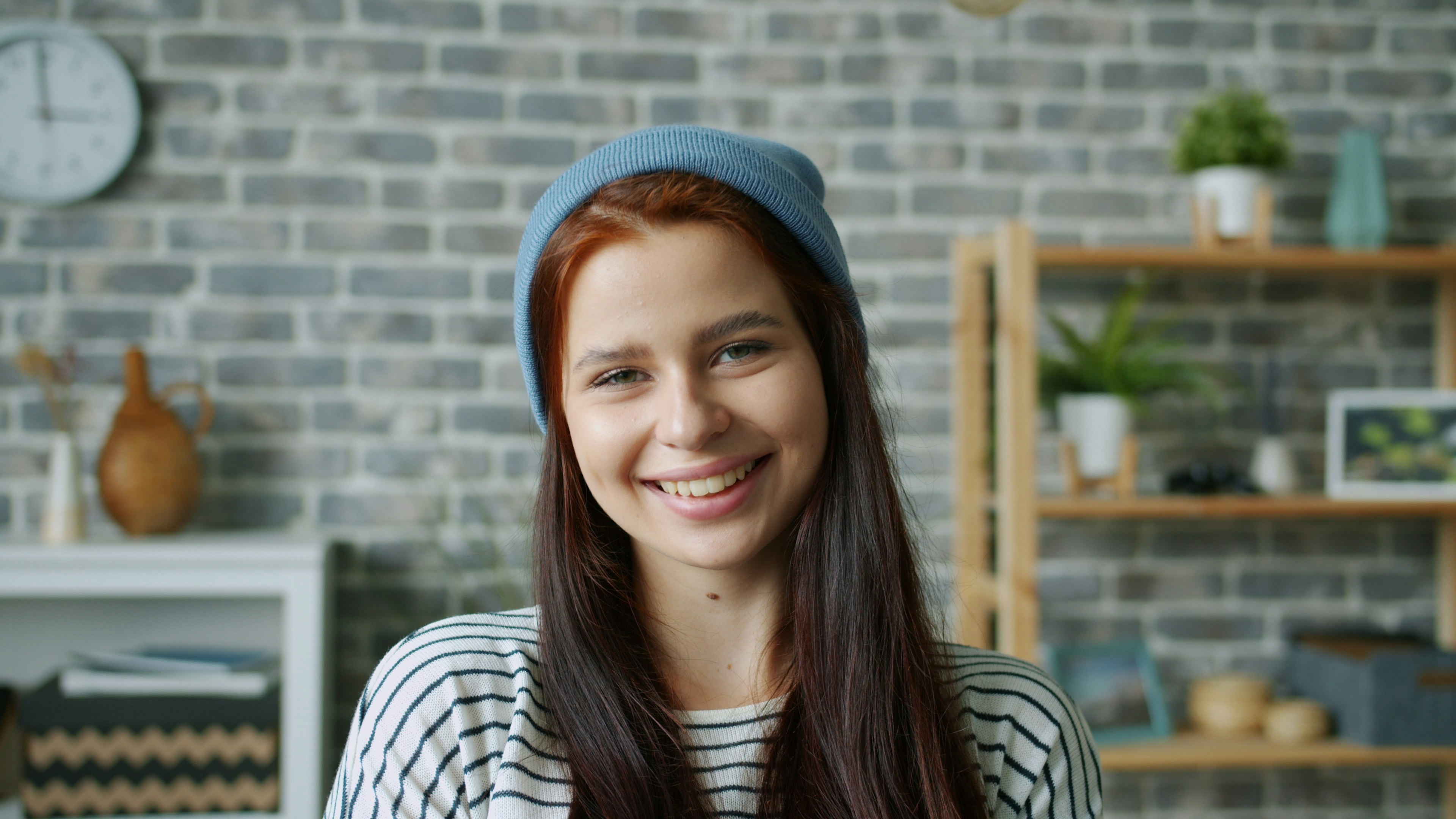 A close-up of a smiling young woman | Source: Unsplash