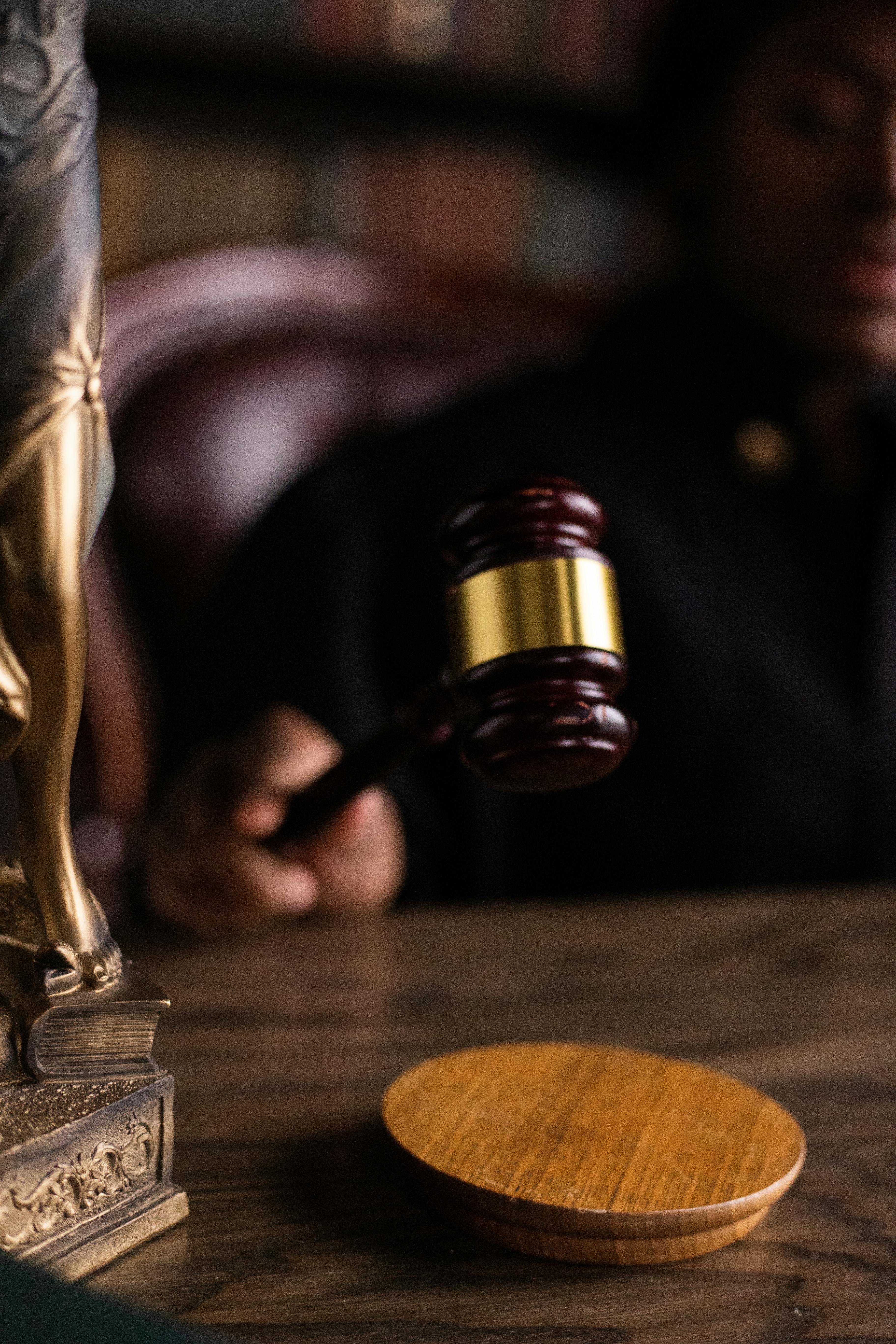 A judge banging a gavel | Source: Pexels