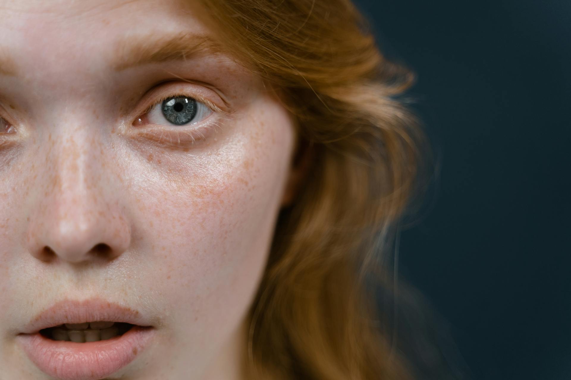A close-up of a woman's face | Source: Pexels