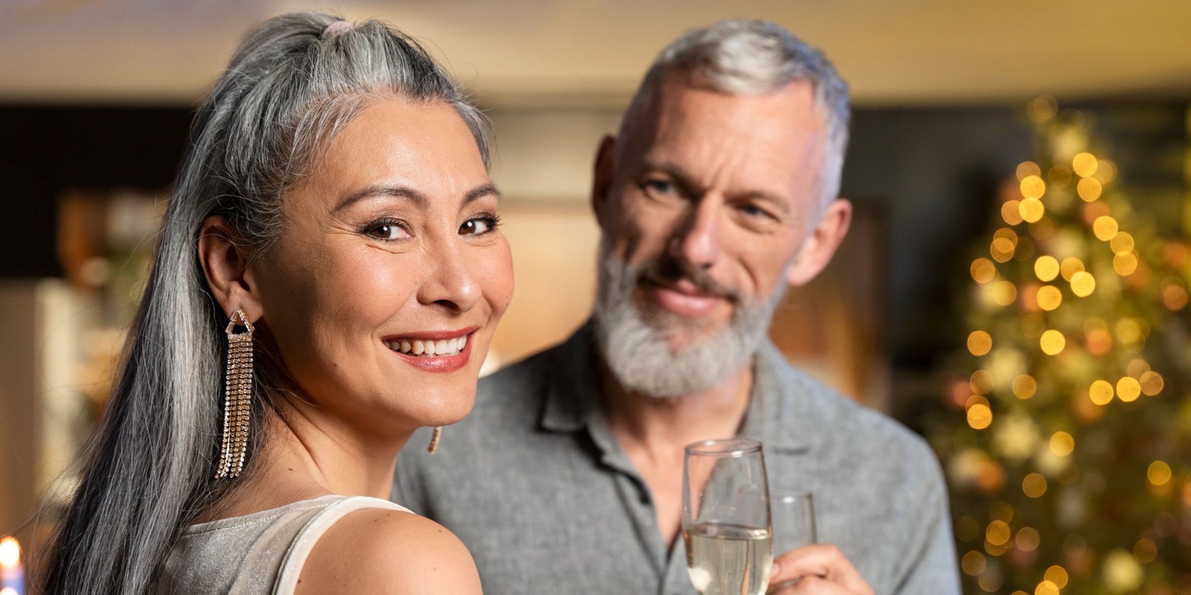 A couple raising their glasses in a toast | Source: Freepik