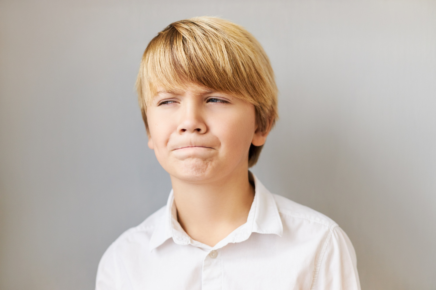 A worried boy | Source: Freepik
