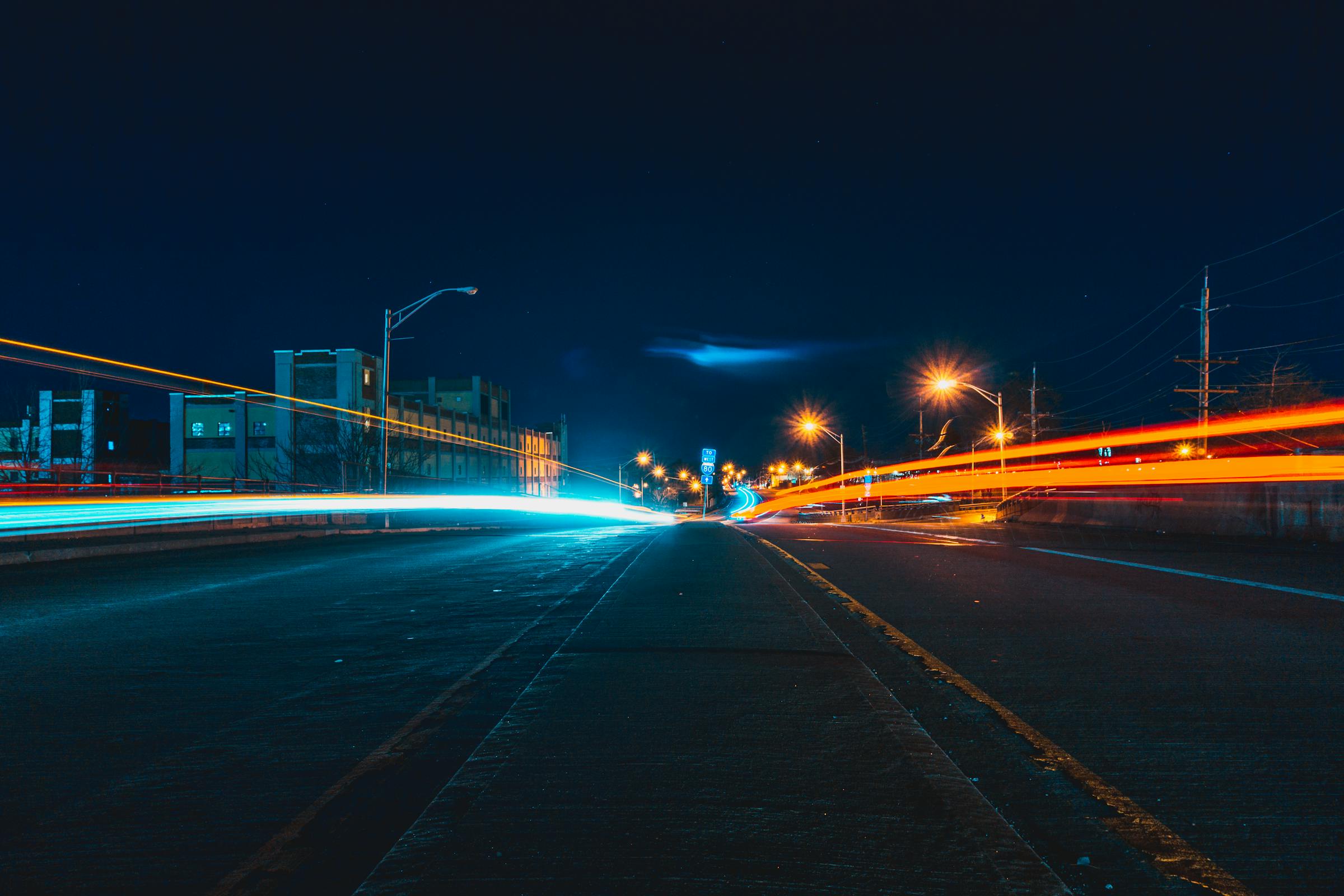 A dark road stretches into the distance | Source: Pexels