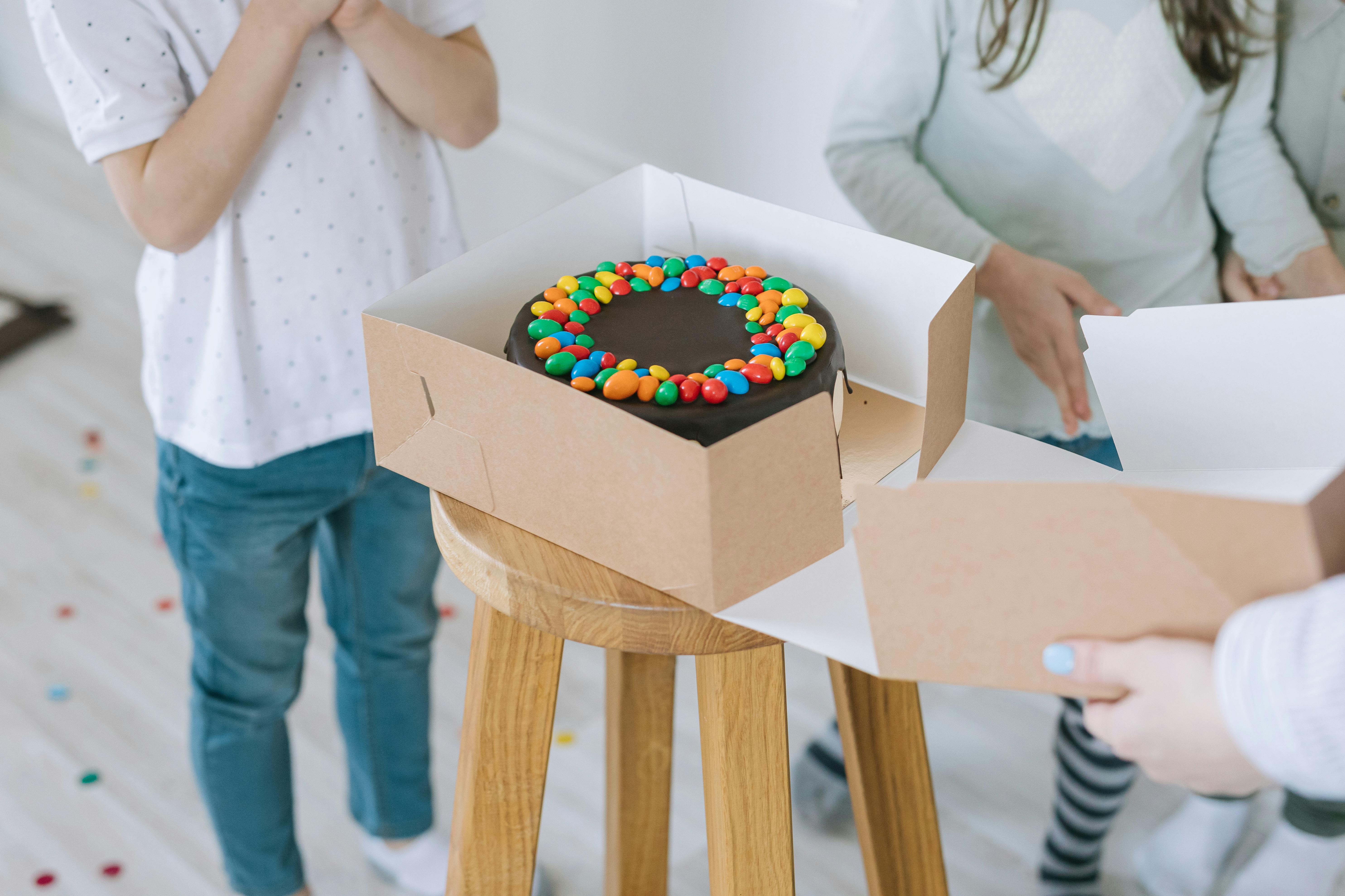 A cake in a box | Source: Pexels