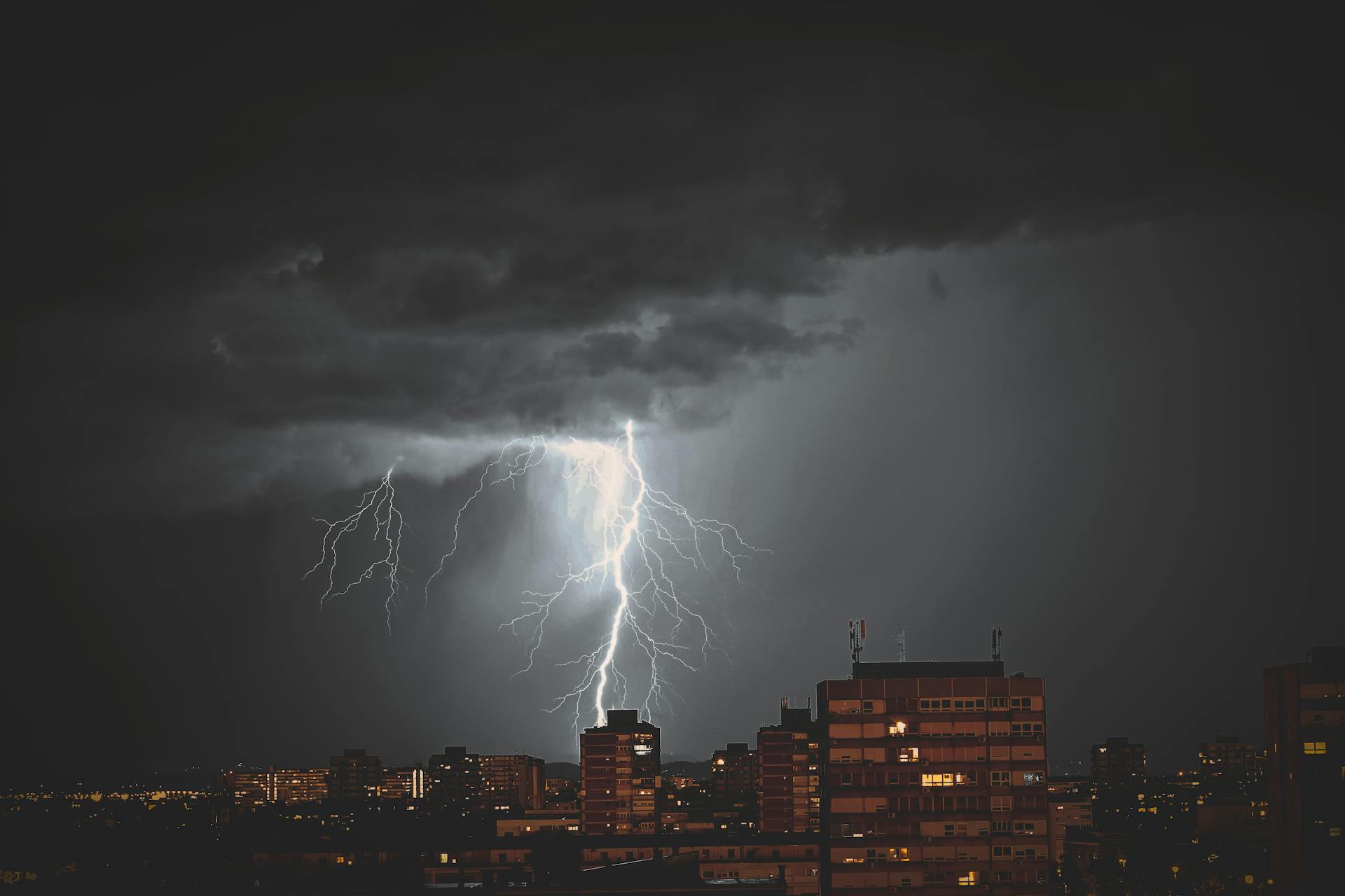 Lightning over a city | Source: Pexels