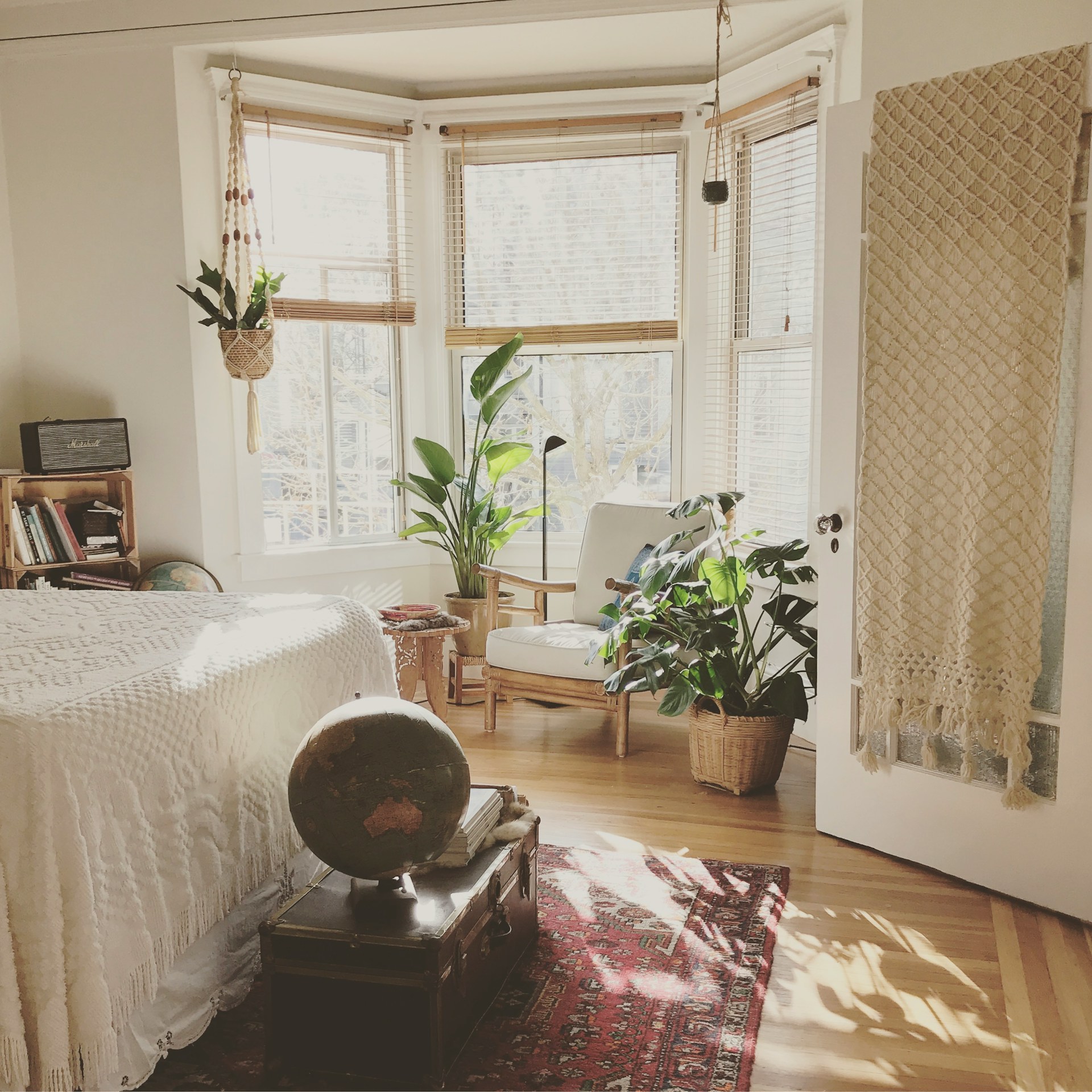 A cozy bedroom | Source: Unsplash