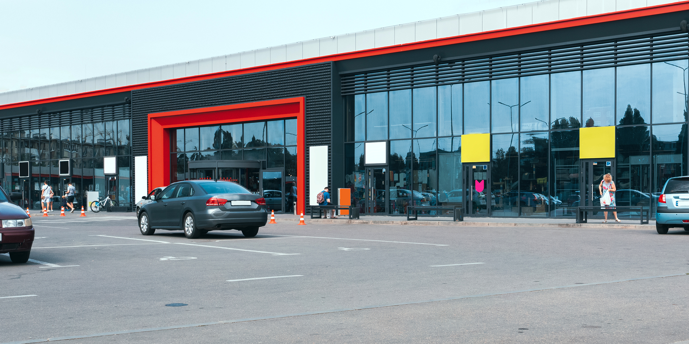 The exterior of a supermarket | Source: Shutterstock