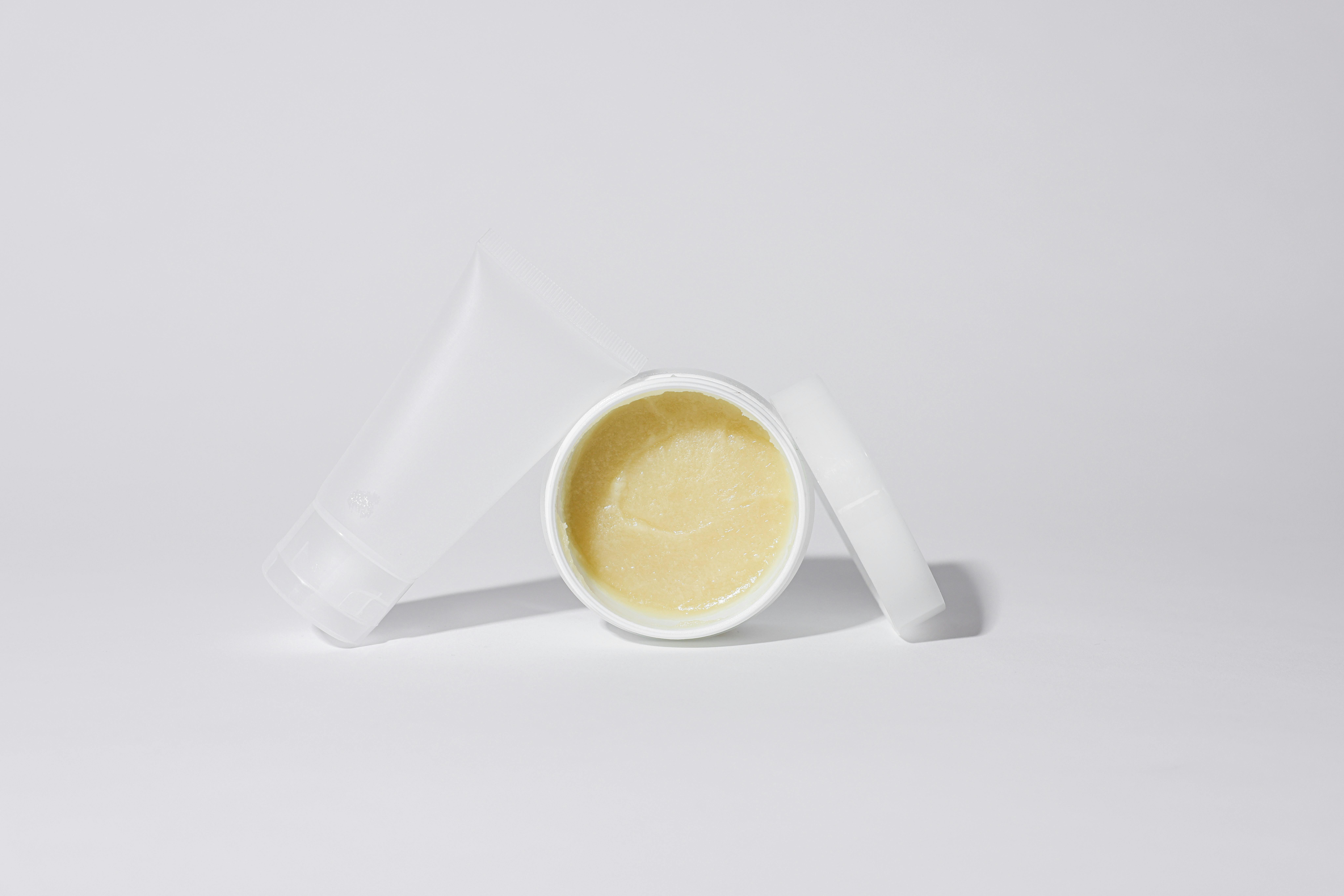 A tub of ointment | Source: Pexels