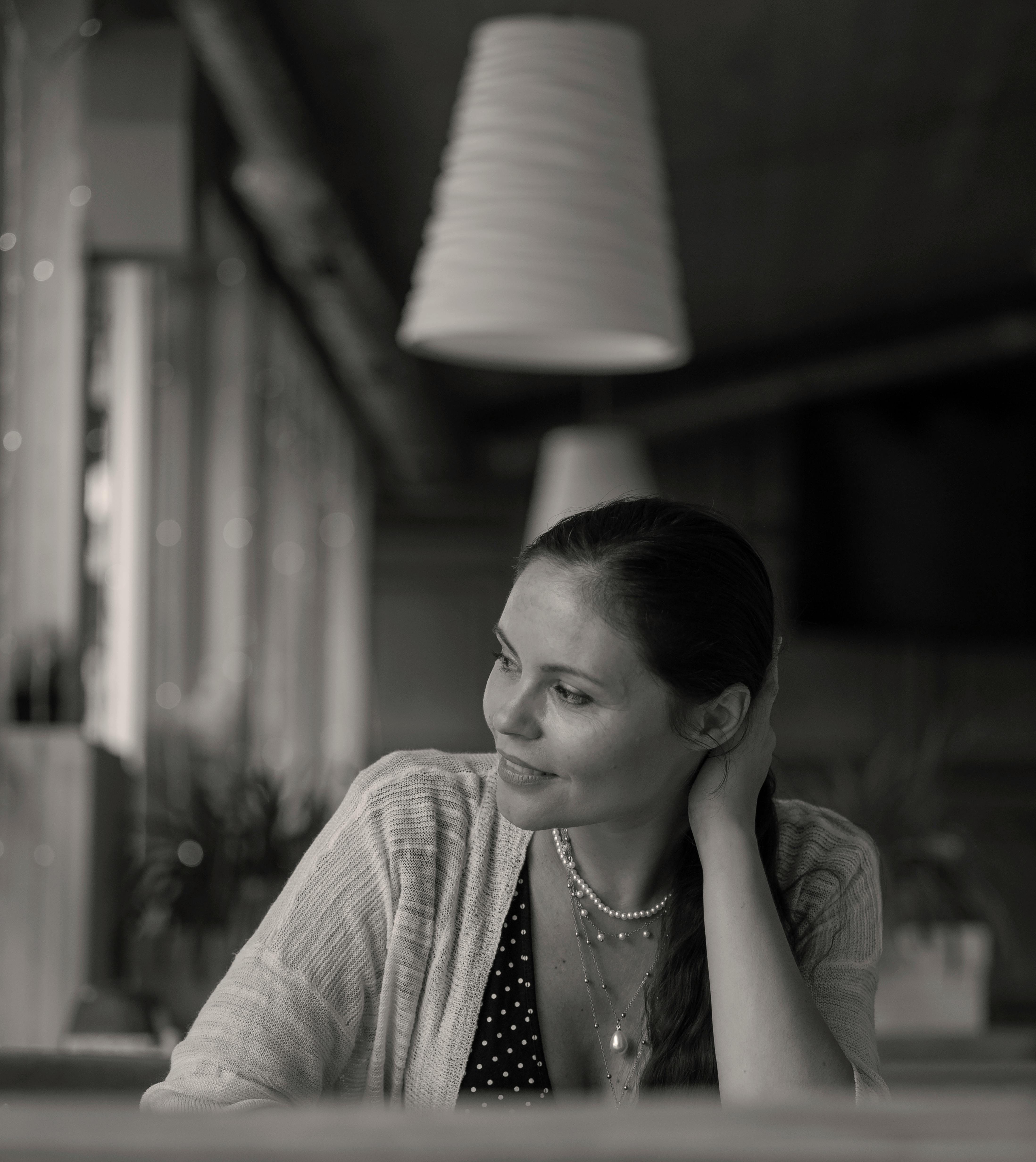 A grayscale photo of a woman sitting in a restaurant | Source: Pexels