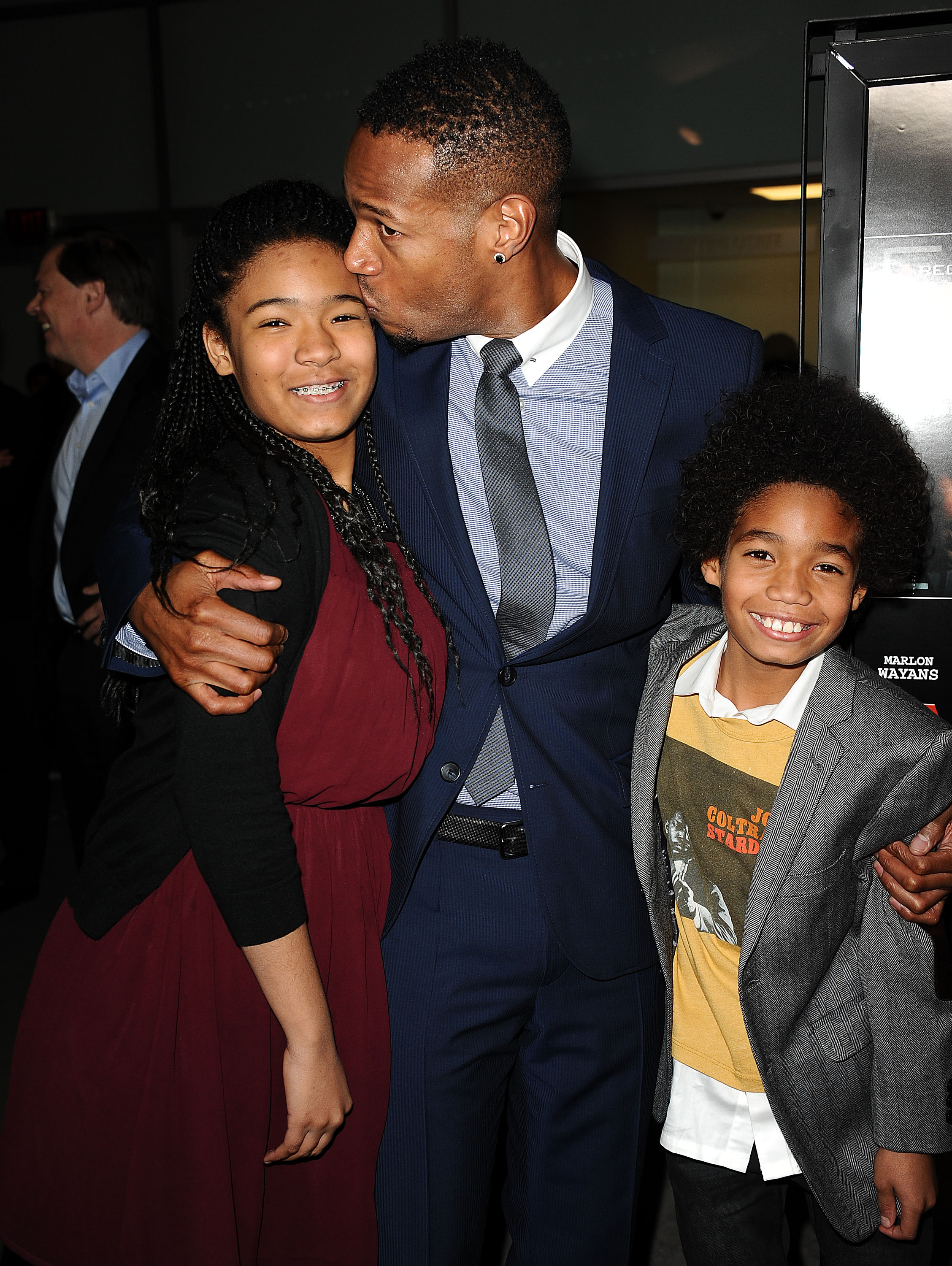 Marlon Wayans with his children at the premiere of "A Haunted House" on January 3, 2013 | Source: Getty Images